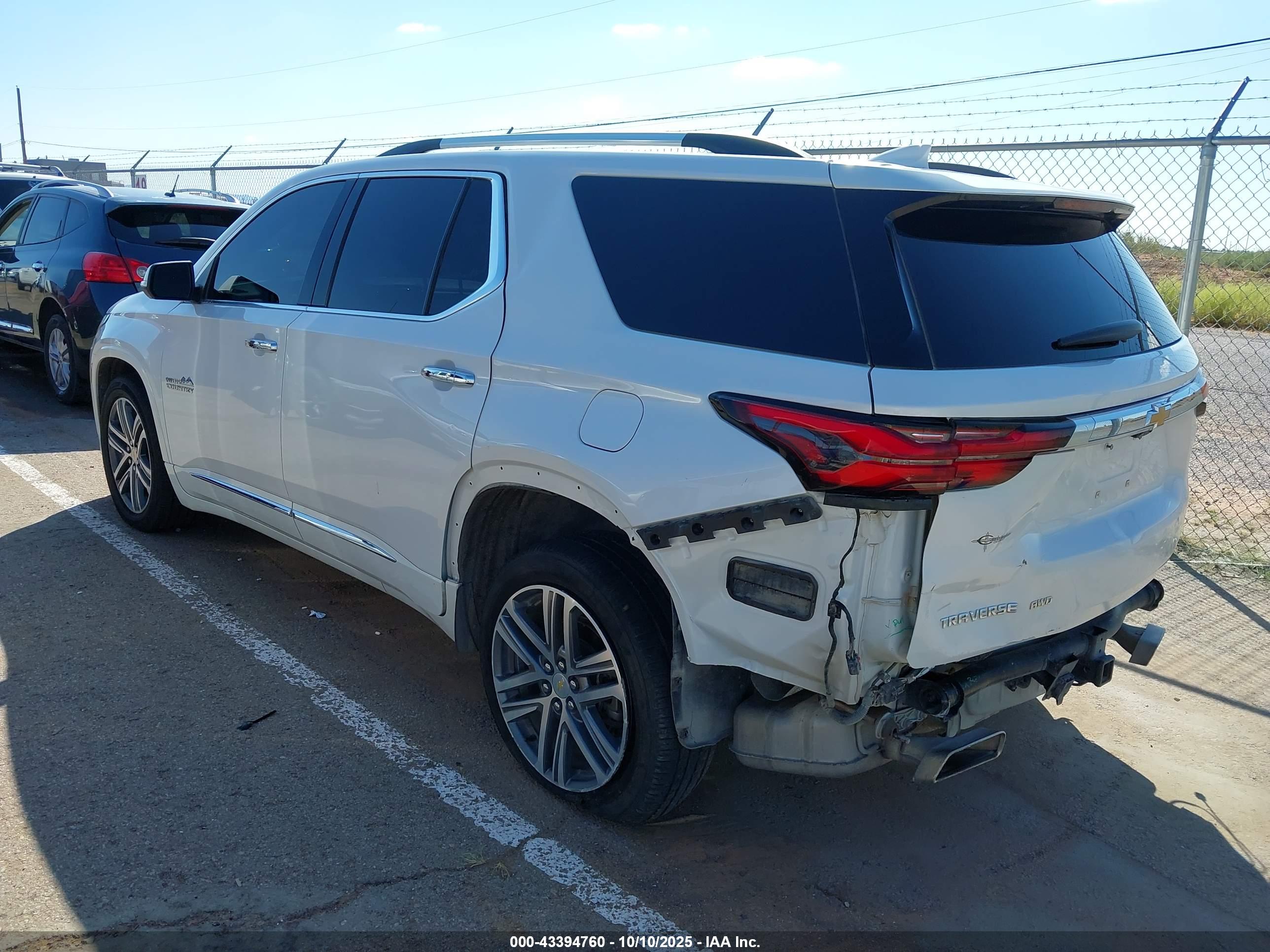 CHEVROLET TRAVERSE image 3