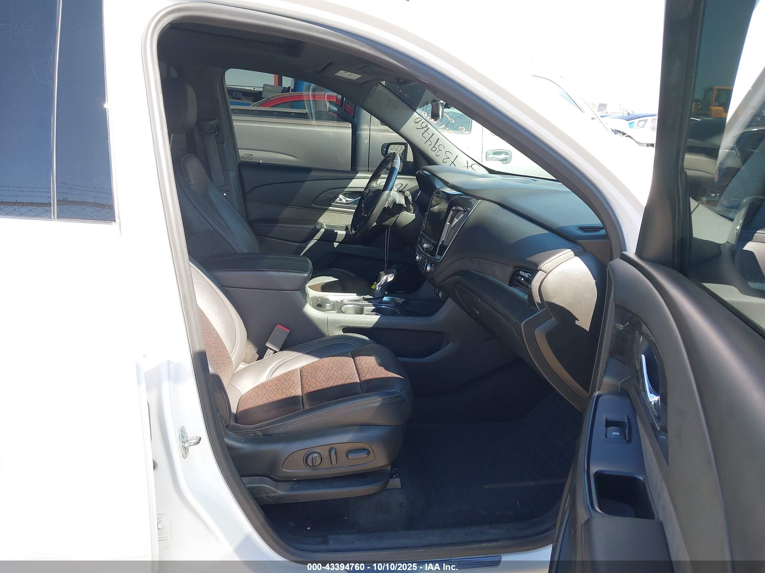 CHEVROLET TRAVERSE image 5