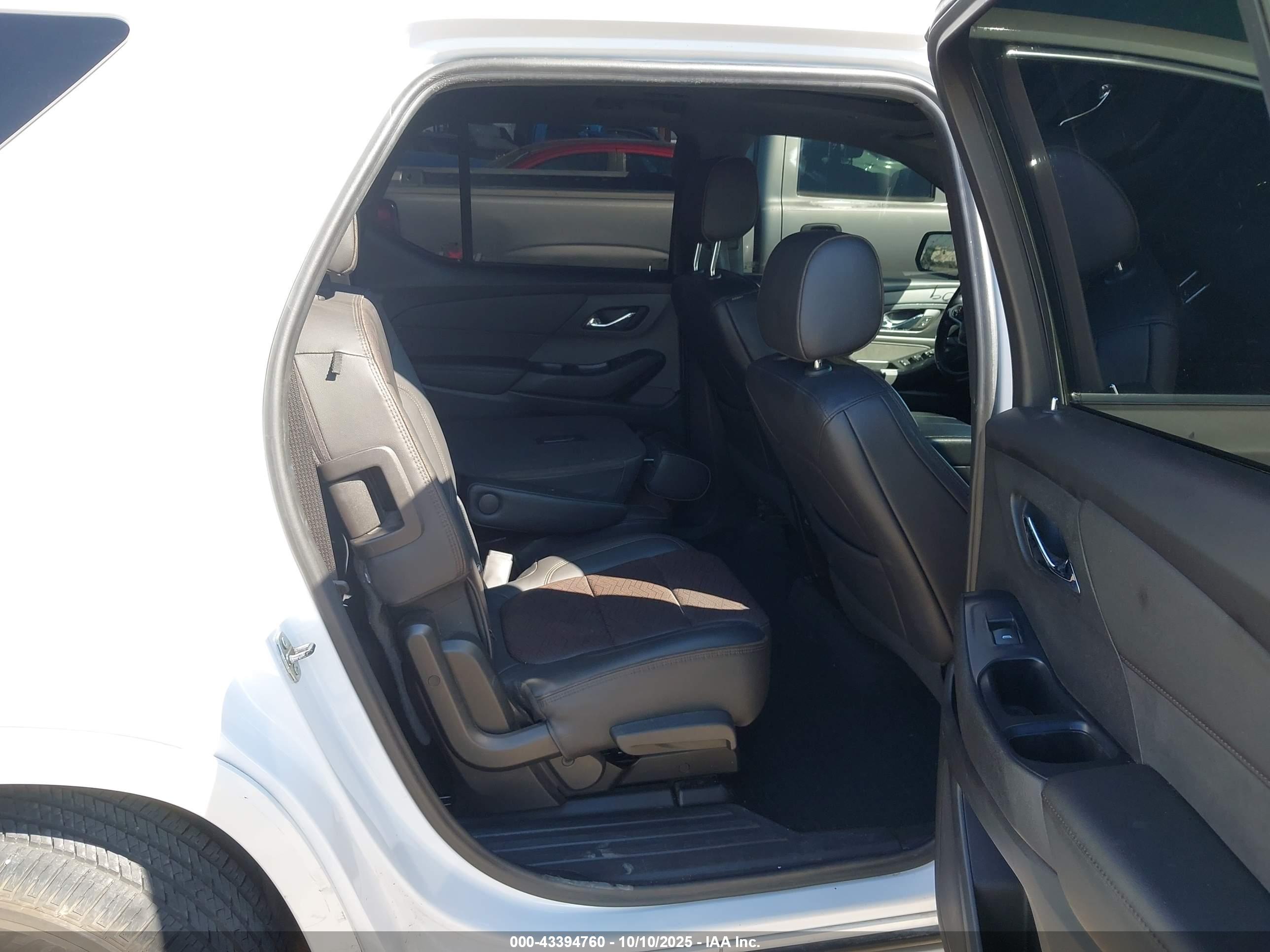 CHEVROLET TRAVERSE image 8