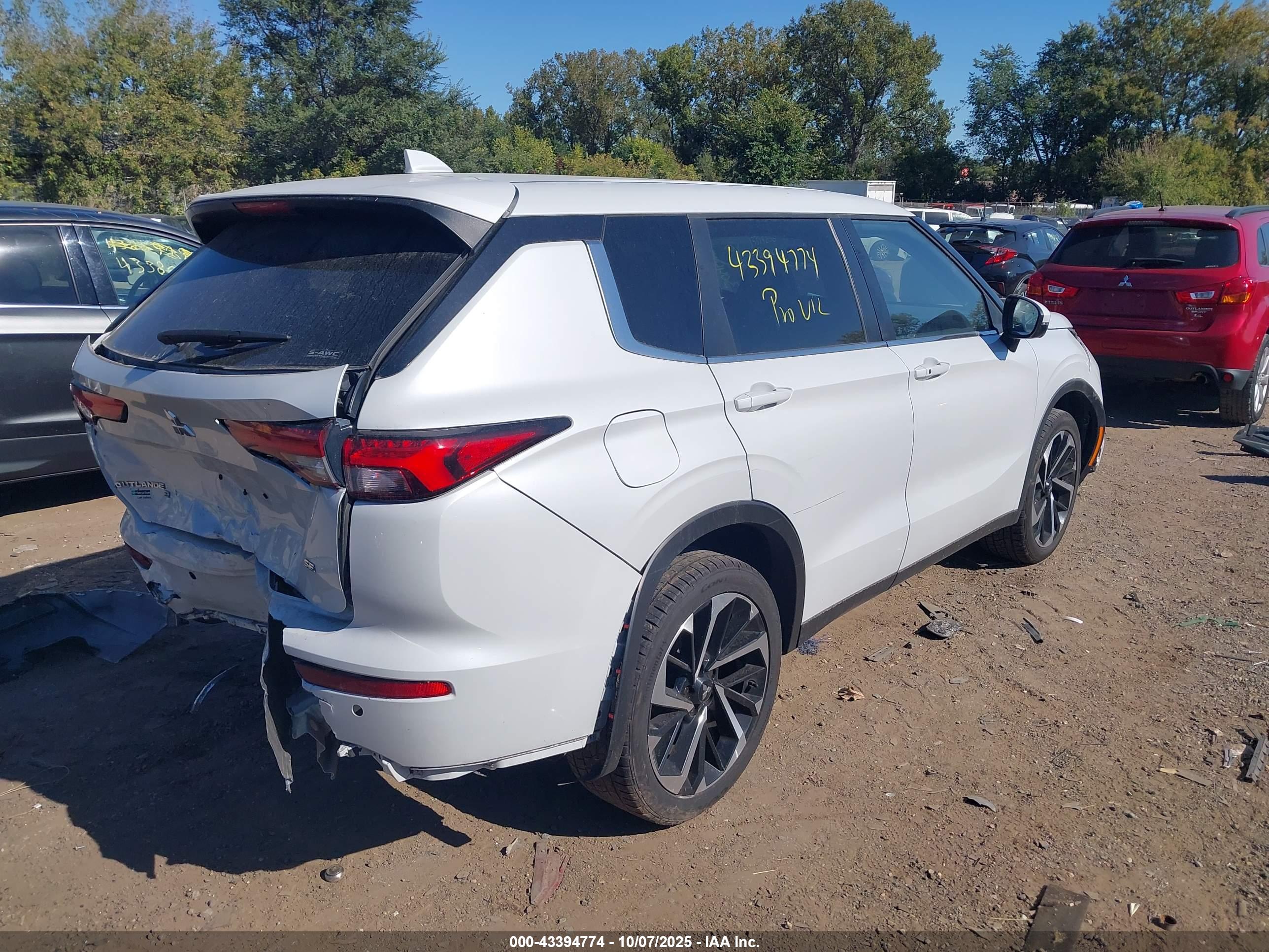 MITSUBISHI OUTLANDER image 4