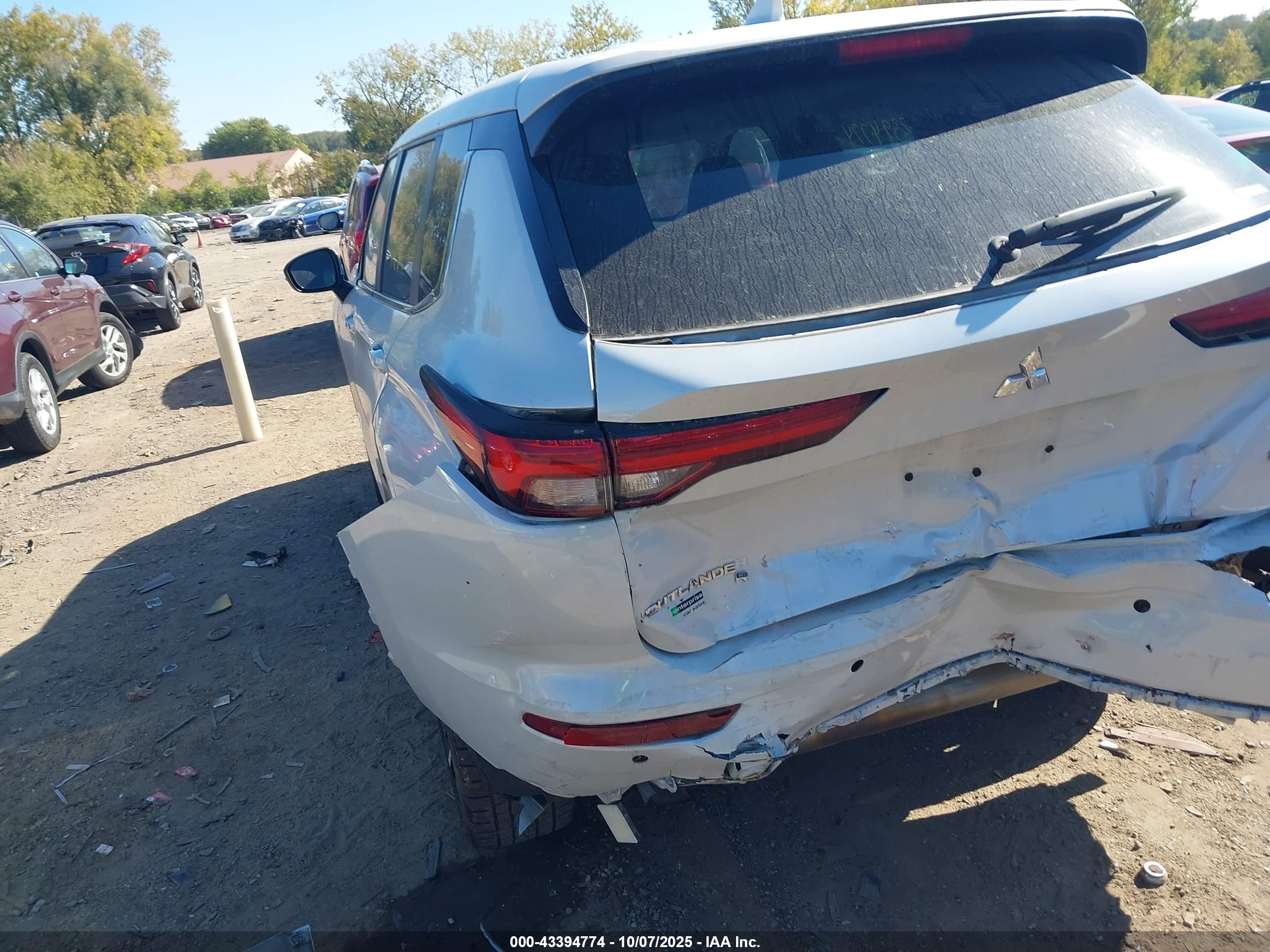 MITSUBISHI OUTLANDER image 6