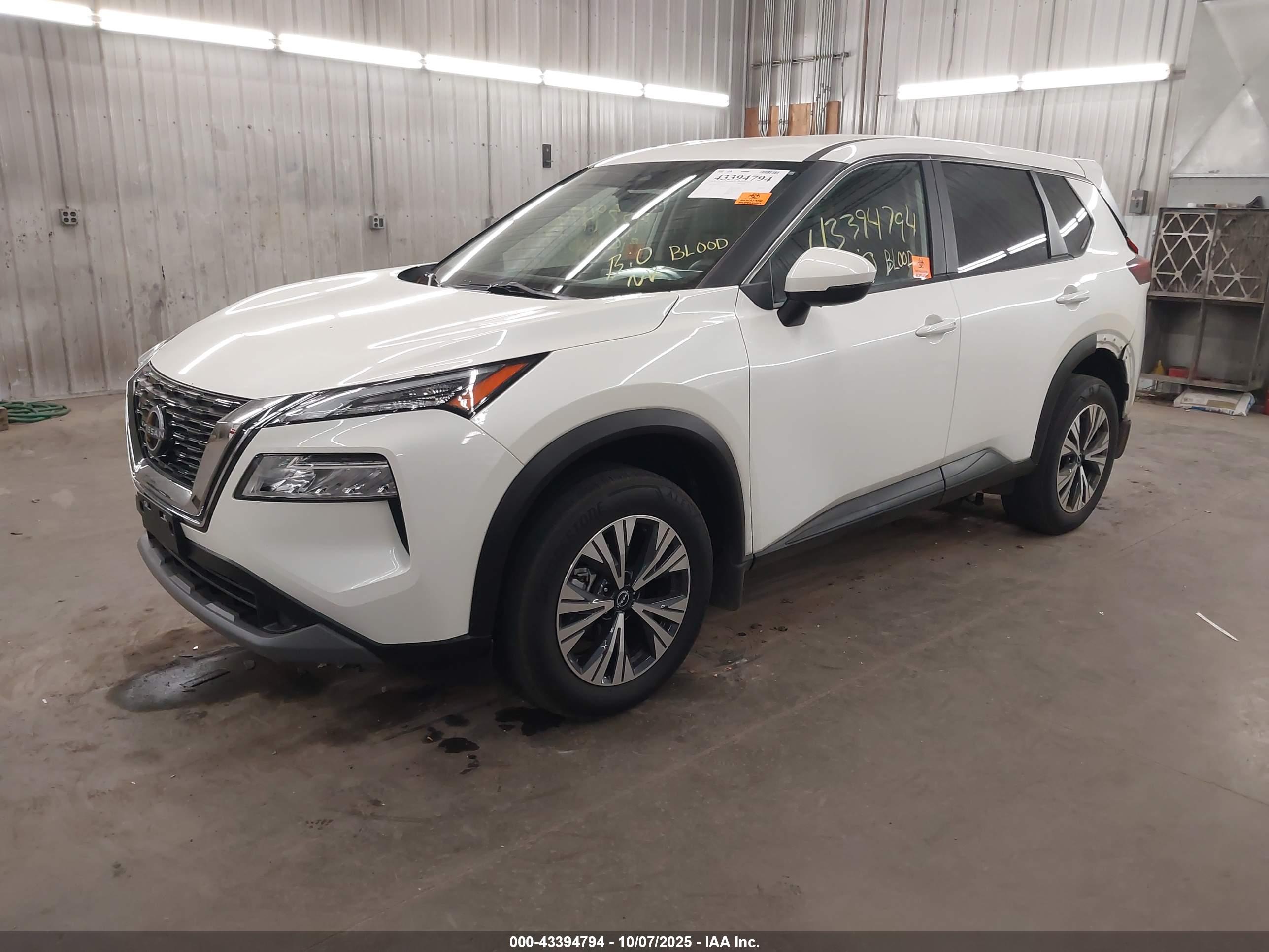 NISSAN ROGUE image 2
