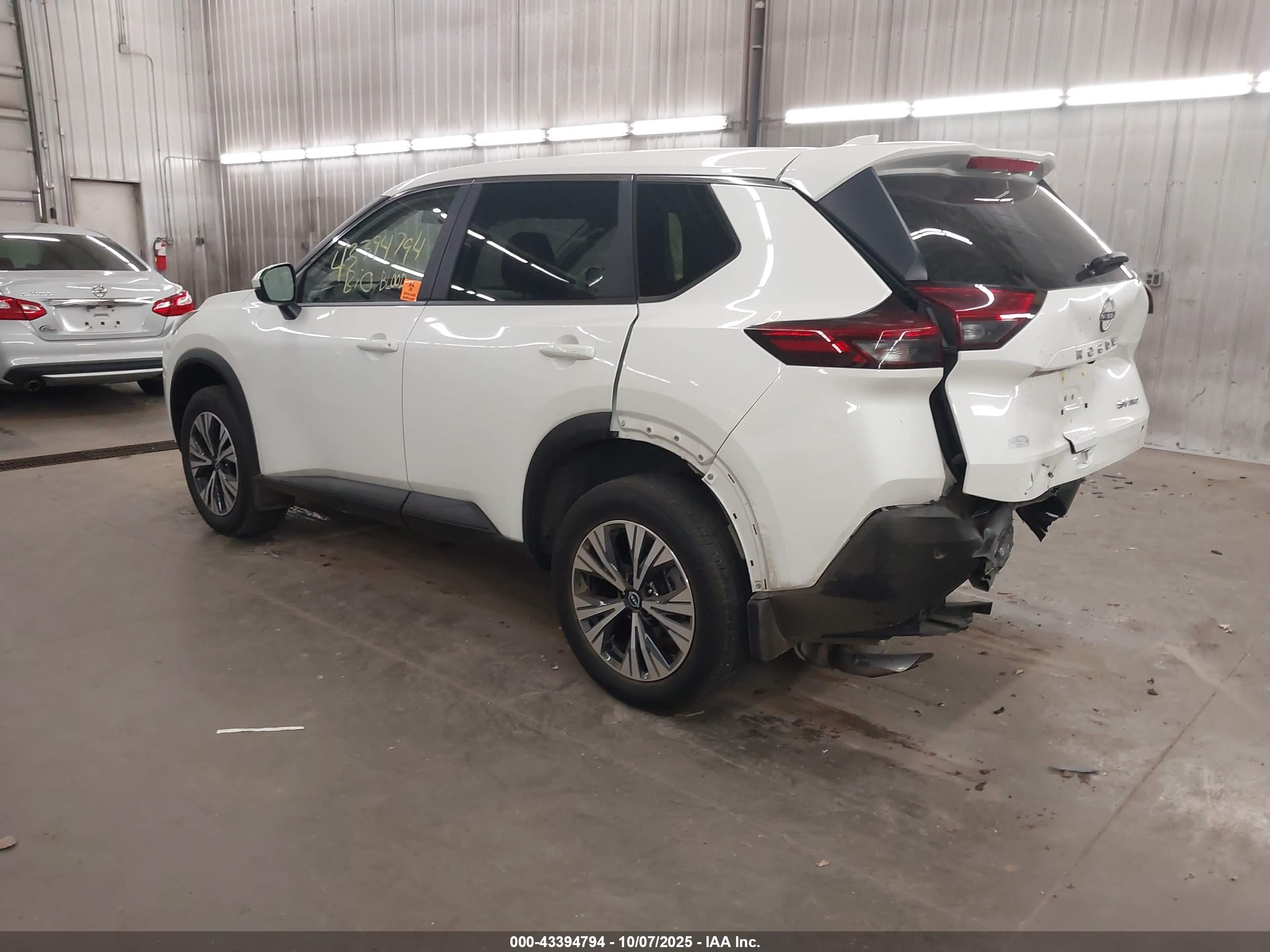 NISSAN ROGUE image 3