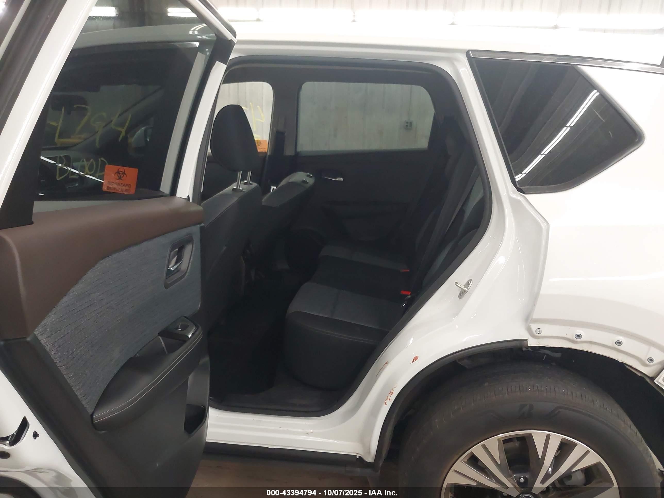 NISSAN ROGUE image 8