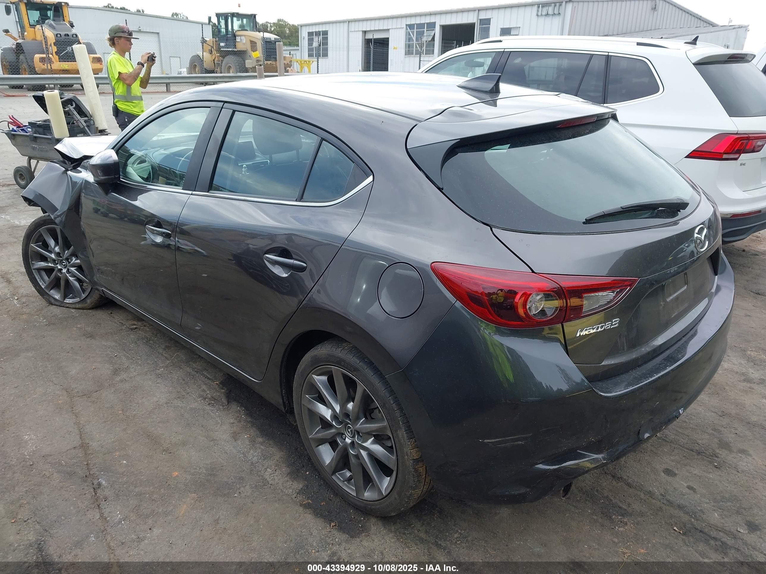 MAZDA MAZDA3 image 3