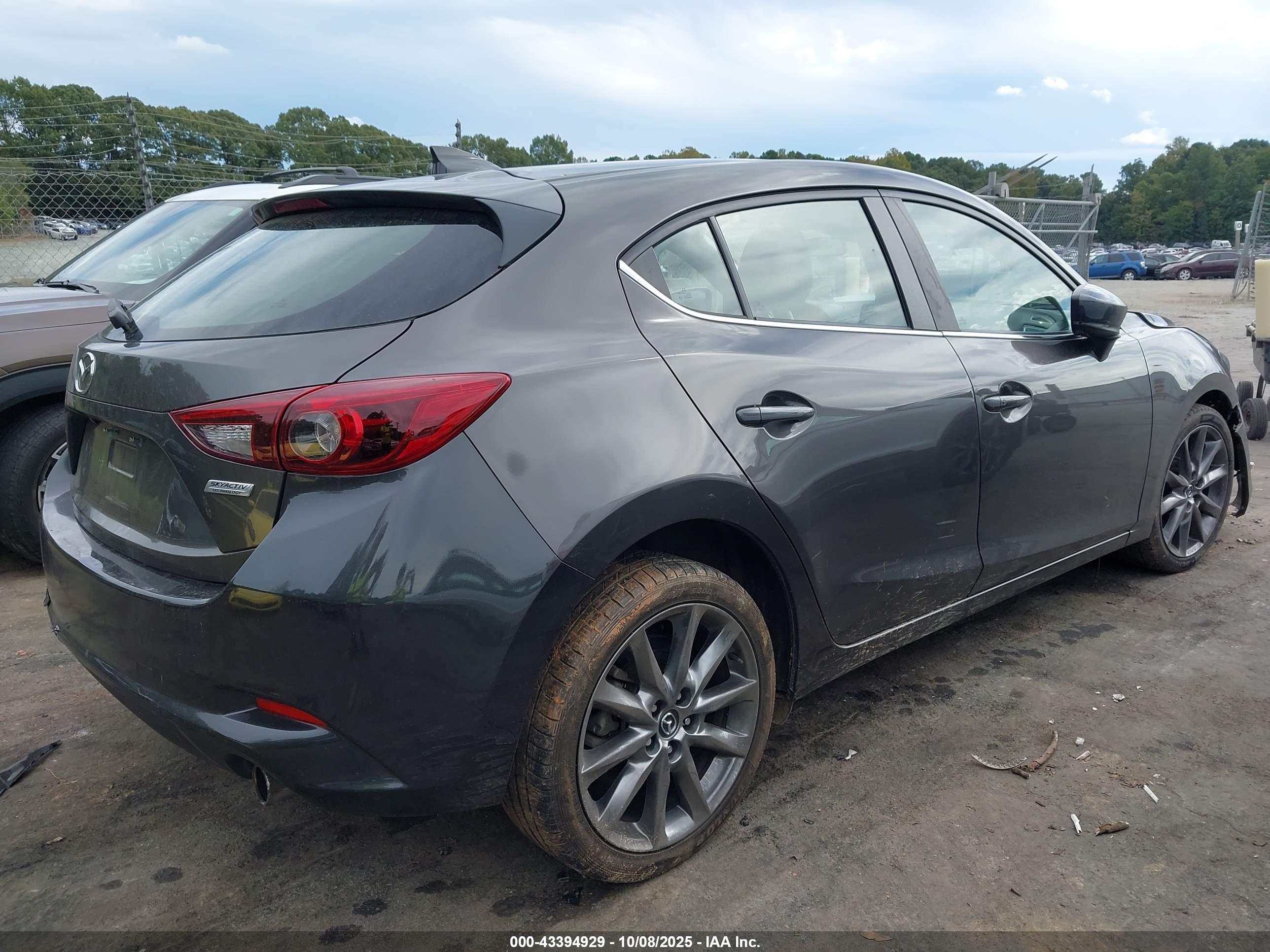 MAZDA MAZDA3 image 4