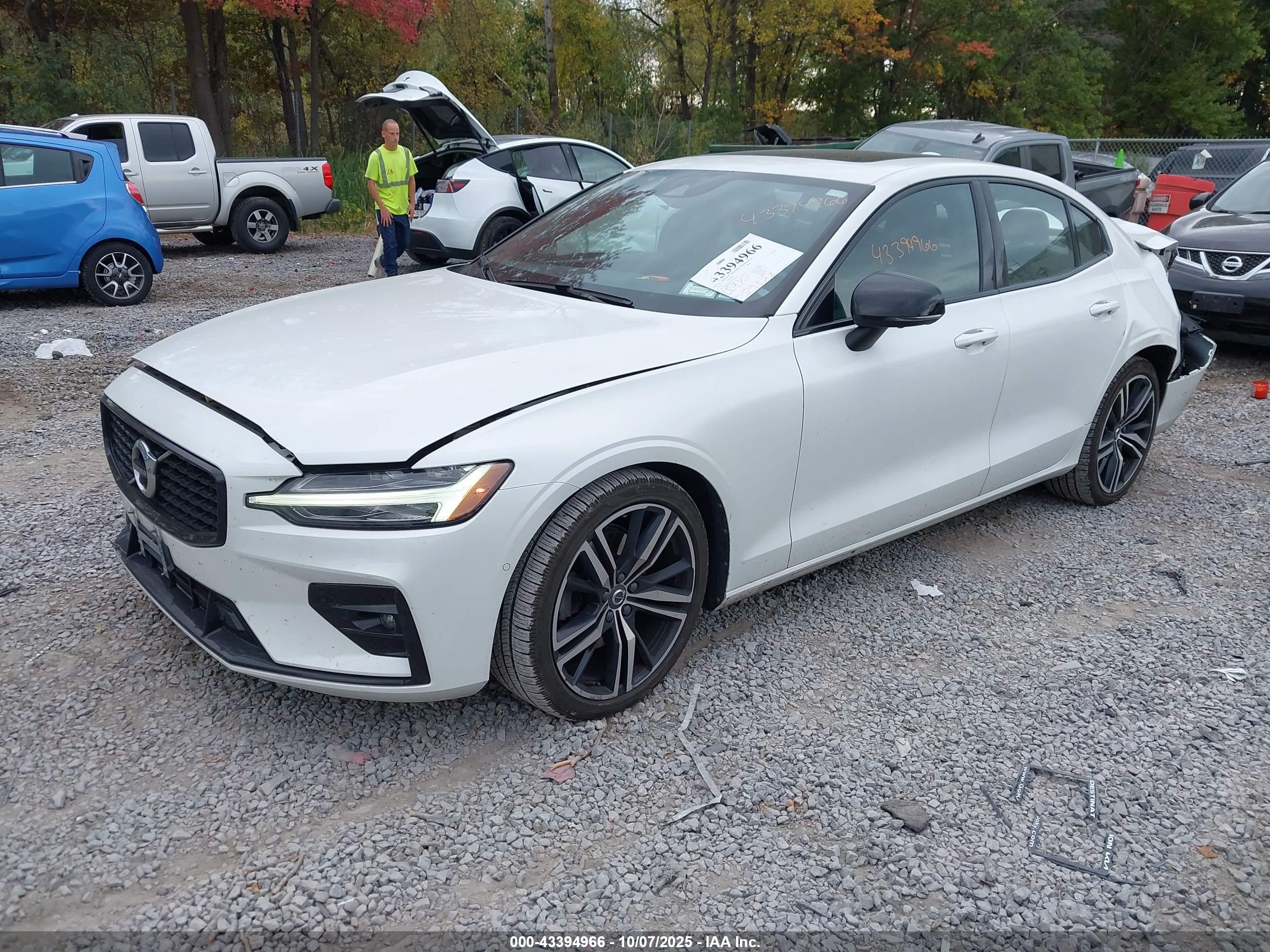 VOLVO S60 image 2