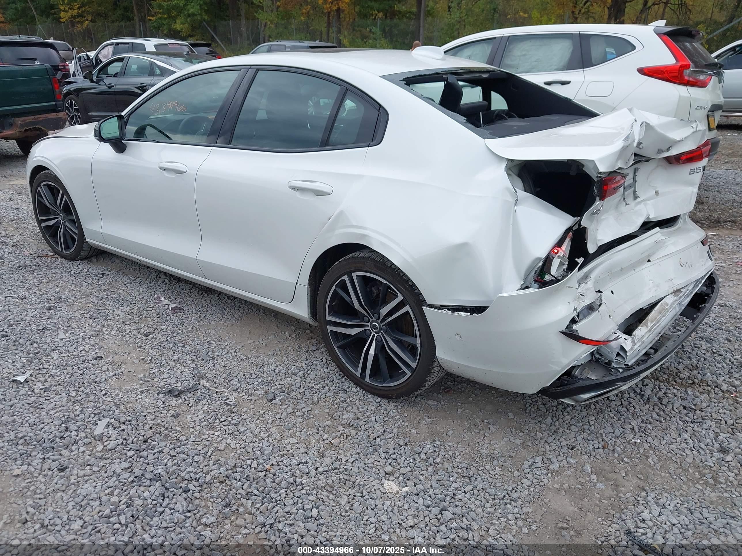 VOLVO S60 image 3