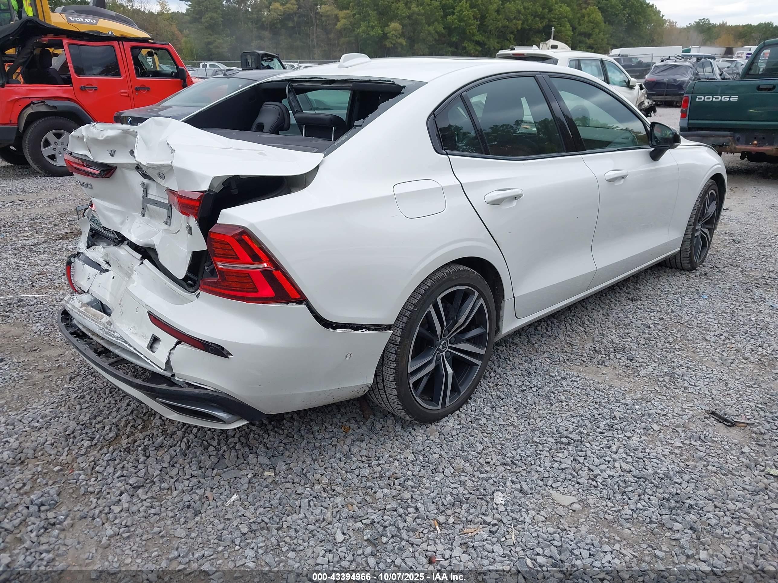 VOLVO S60 image 4