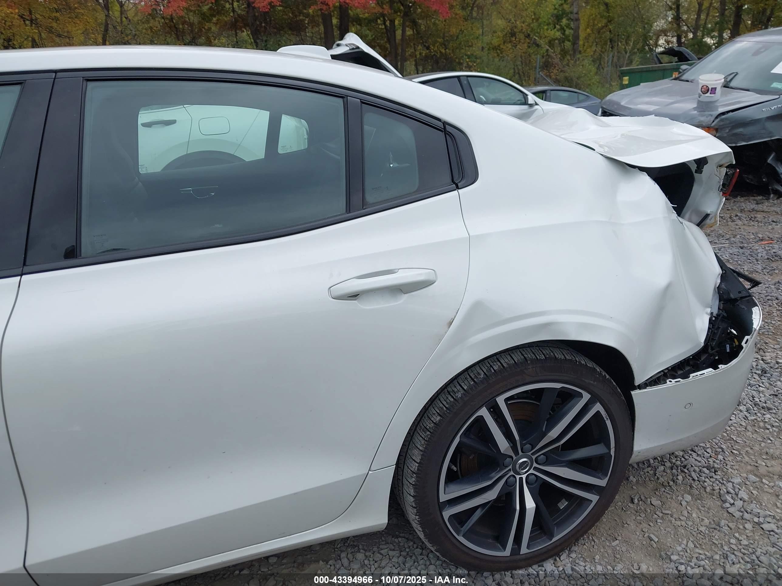 VOLVO S60 image 6