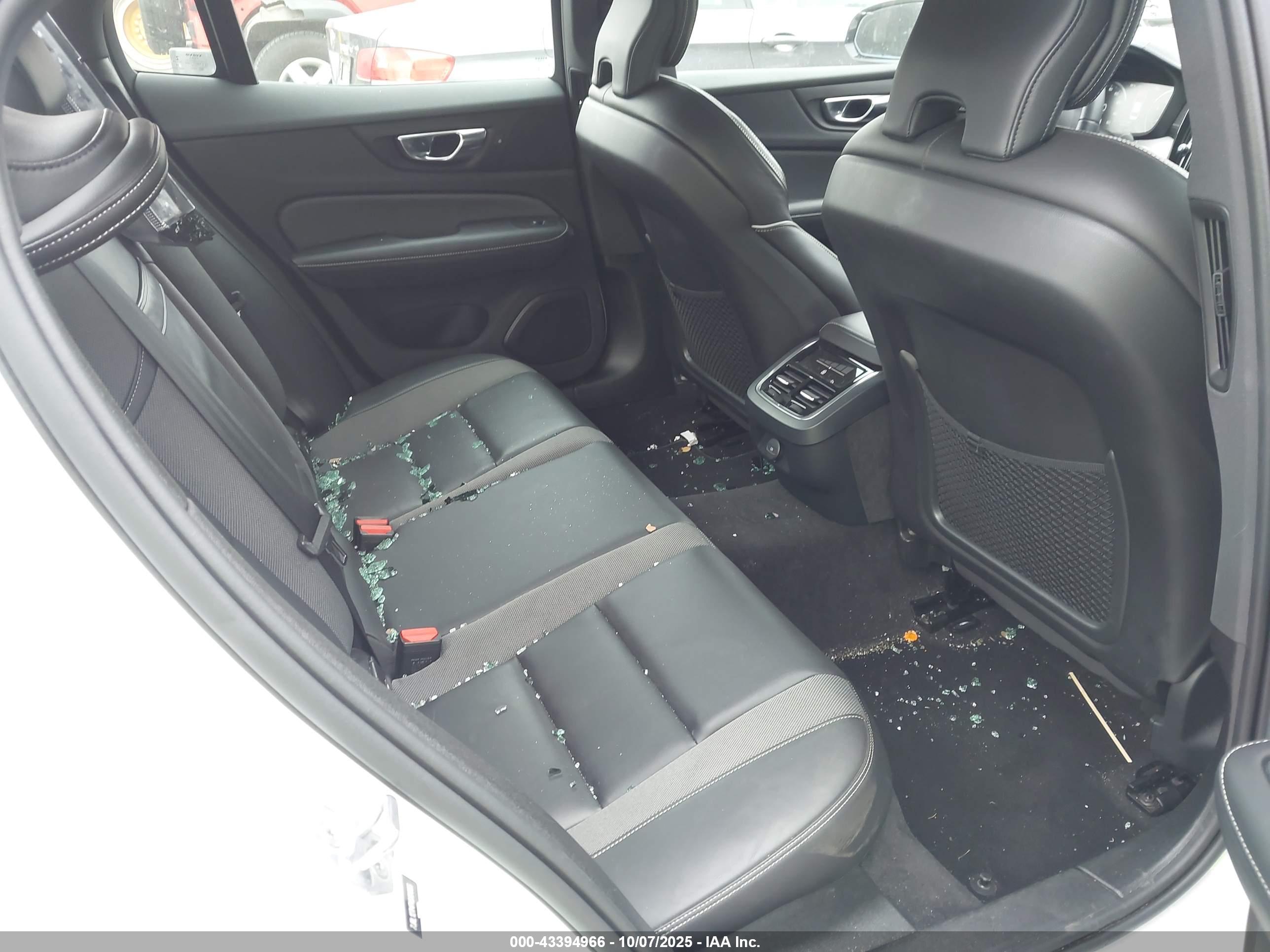 VOLVO S60 image 8