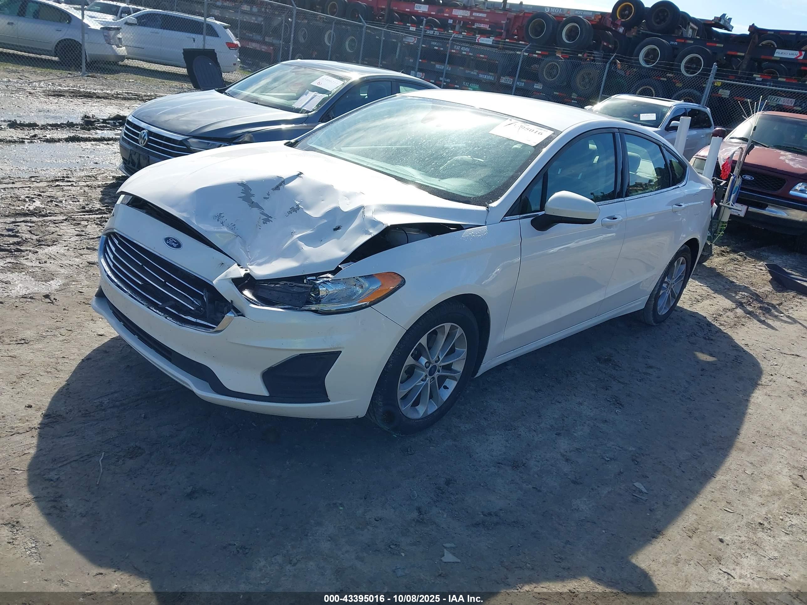 FORD FUSION image 2