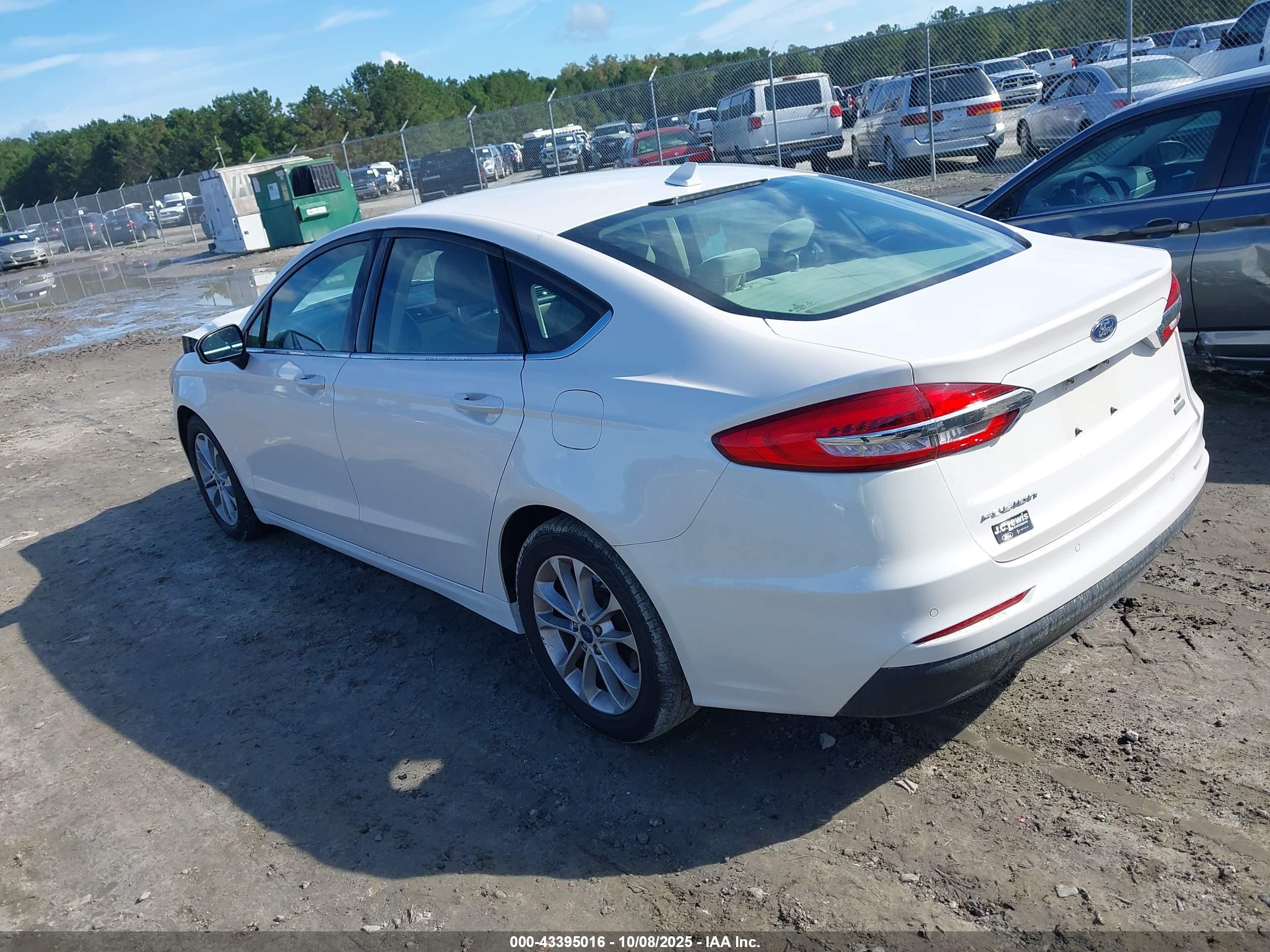 FORD FUSION image 3