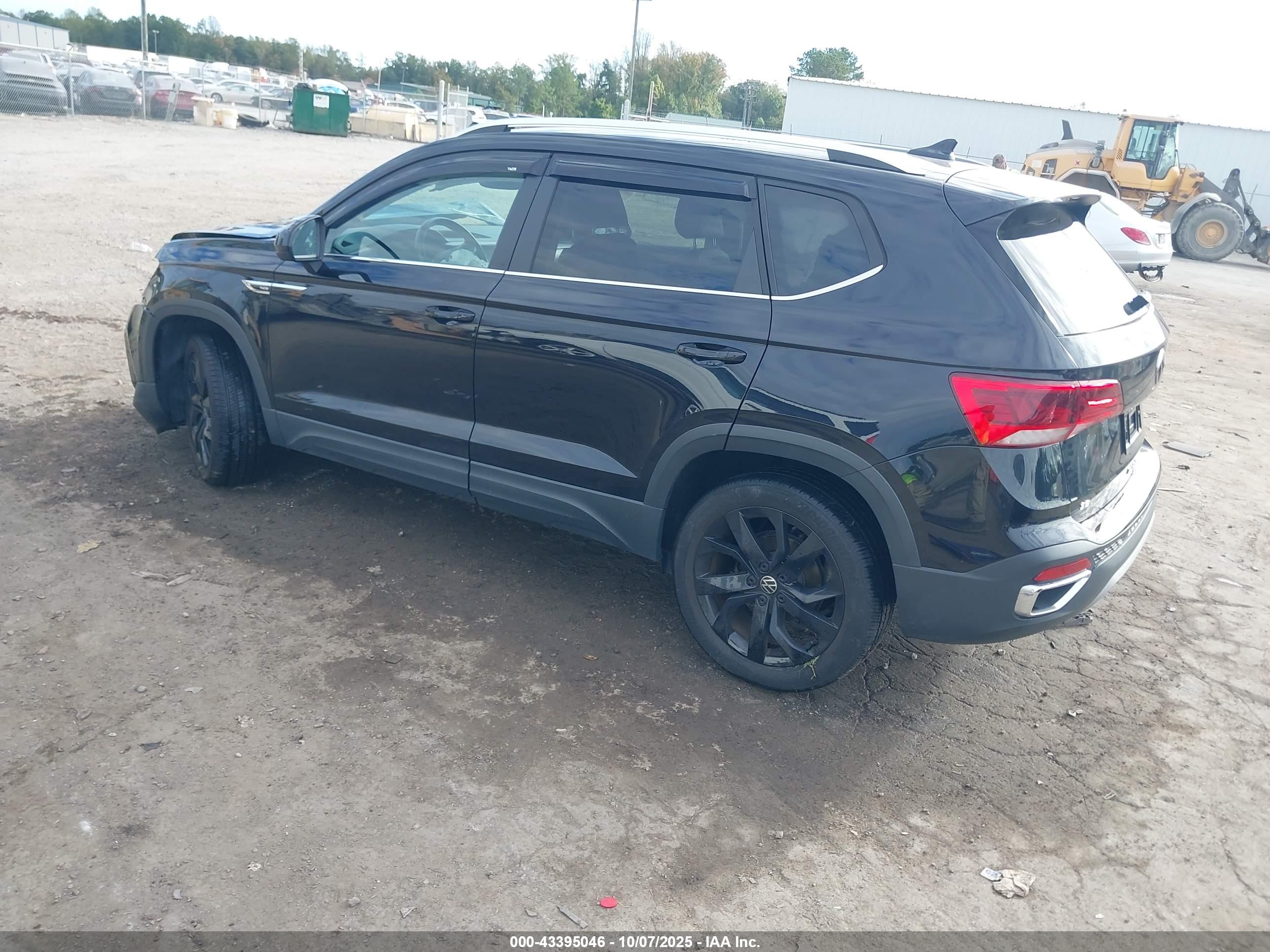 VOLKSWAGEN TAOS image 3