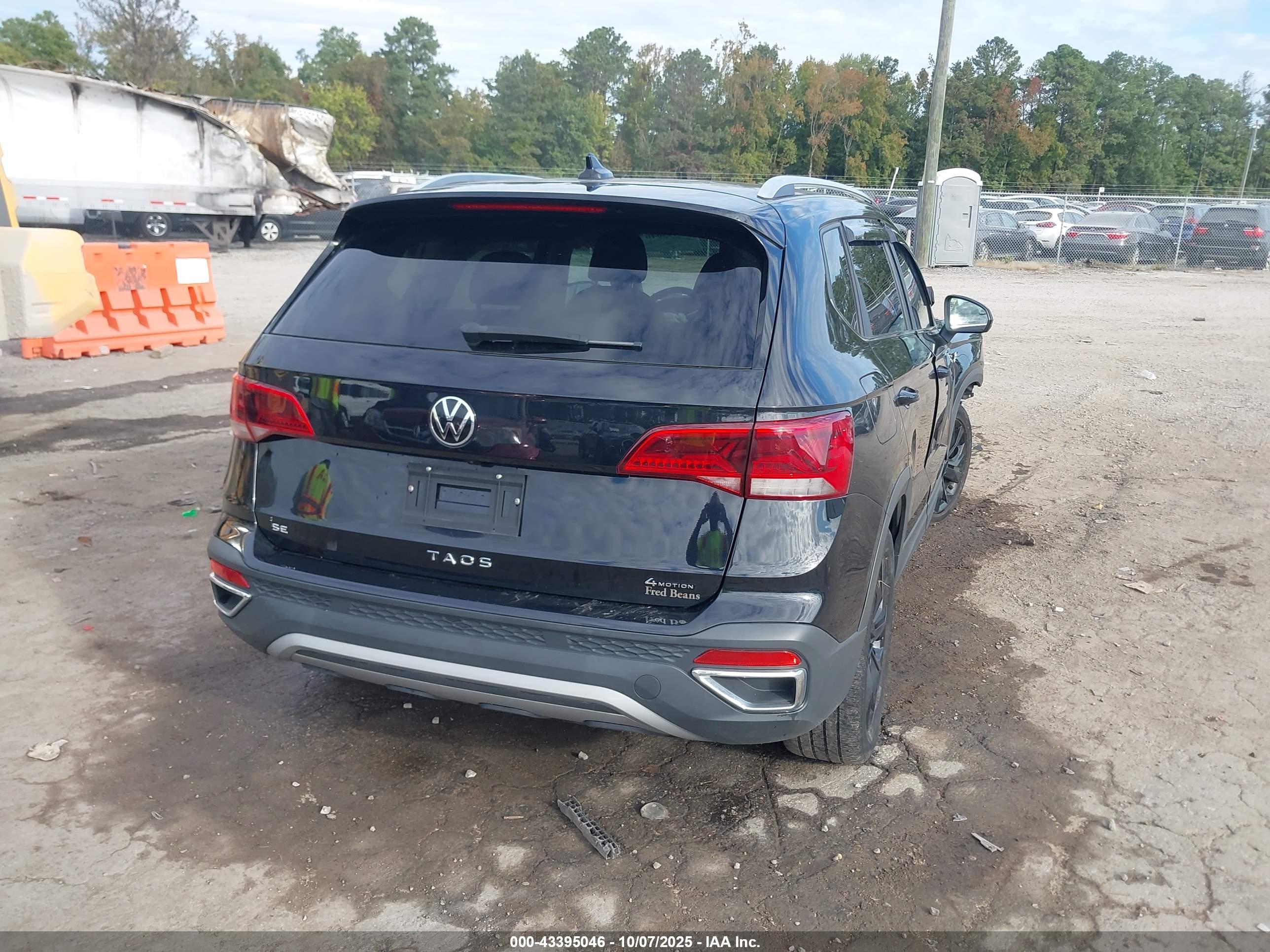 VOLKSWAGEN TAOS image 4