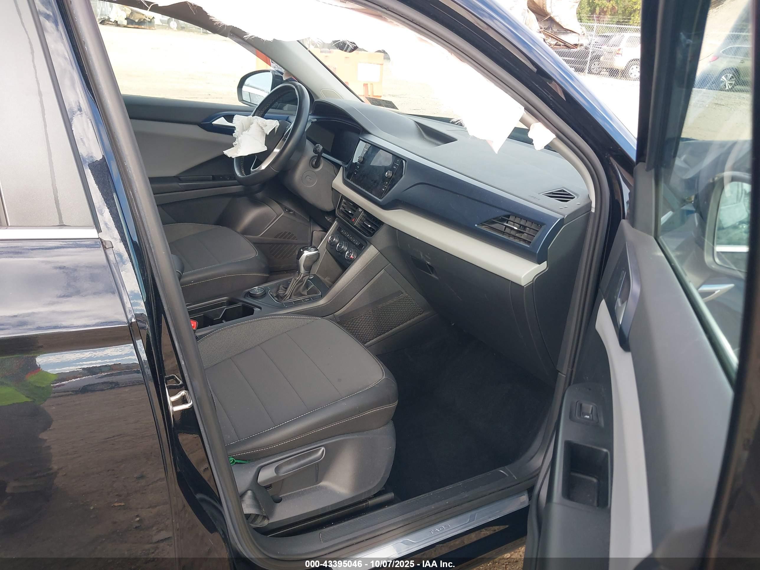 VOLKSWAGEN TAOS image 5