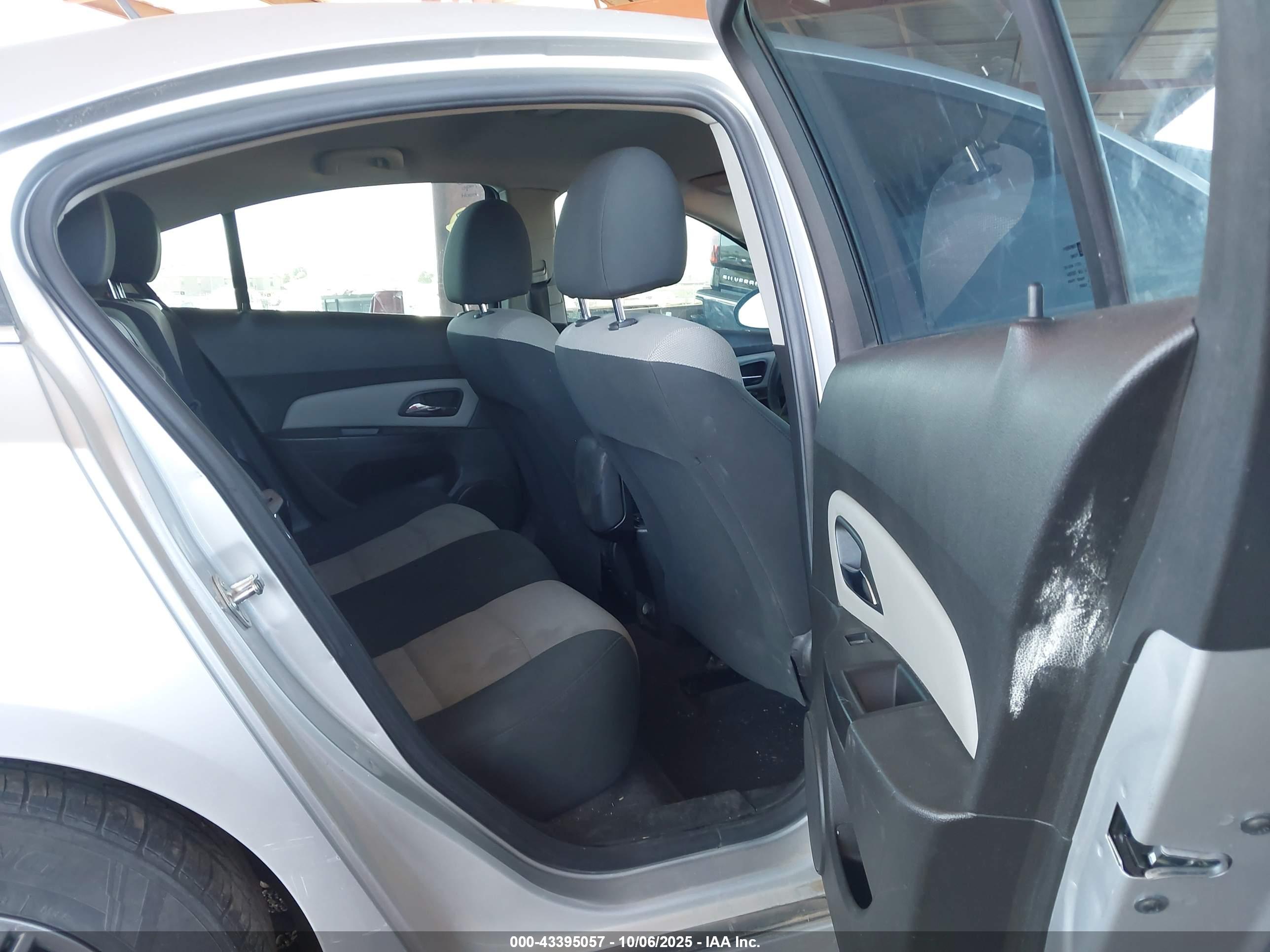 CHEVROLET CRUZE image 8