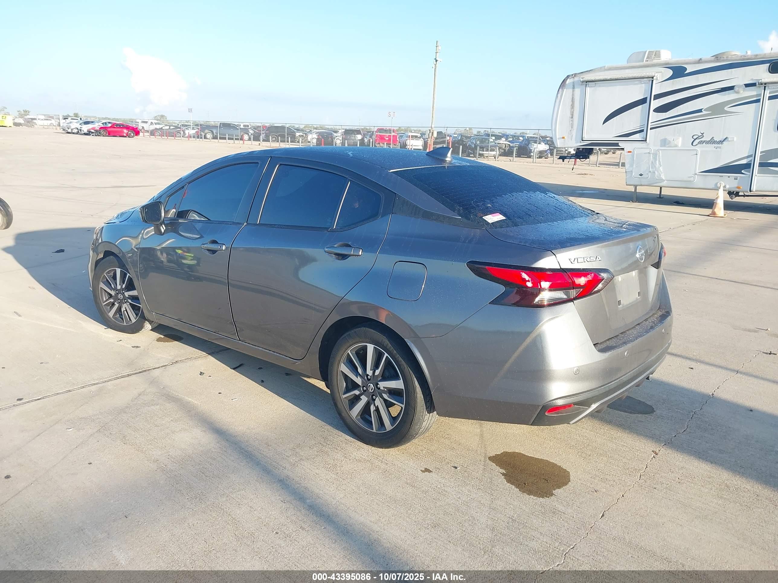 NISSAN VERSA image 3
