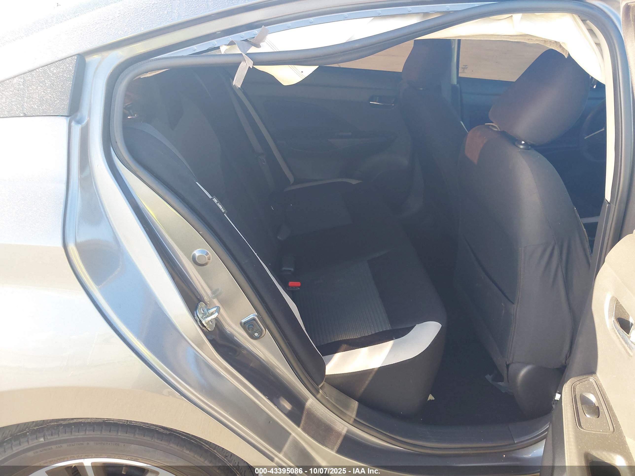 NISSAN VERSA image 8