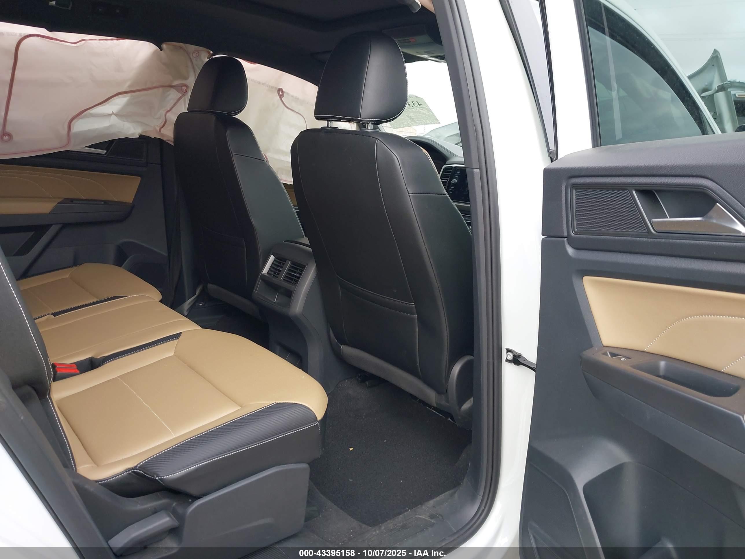 VOLKSWAGEN ATLAS image 8