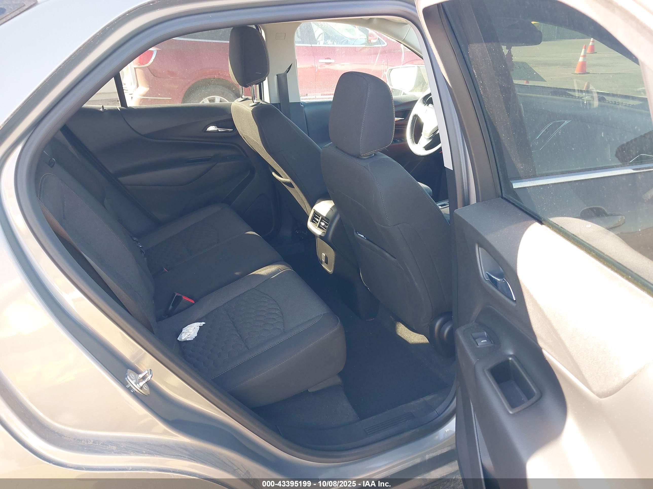 CHEVROLET EQUINOX image 8