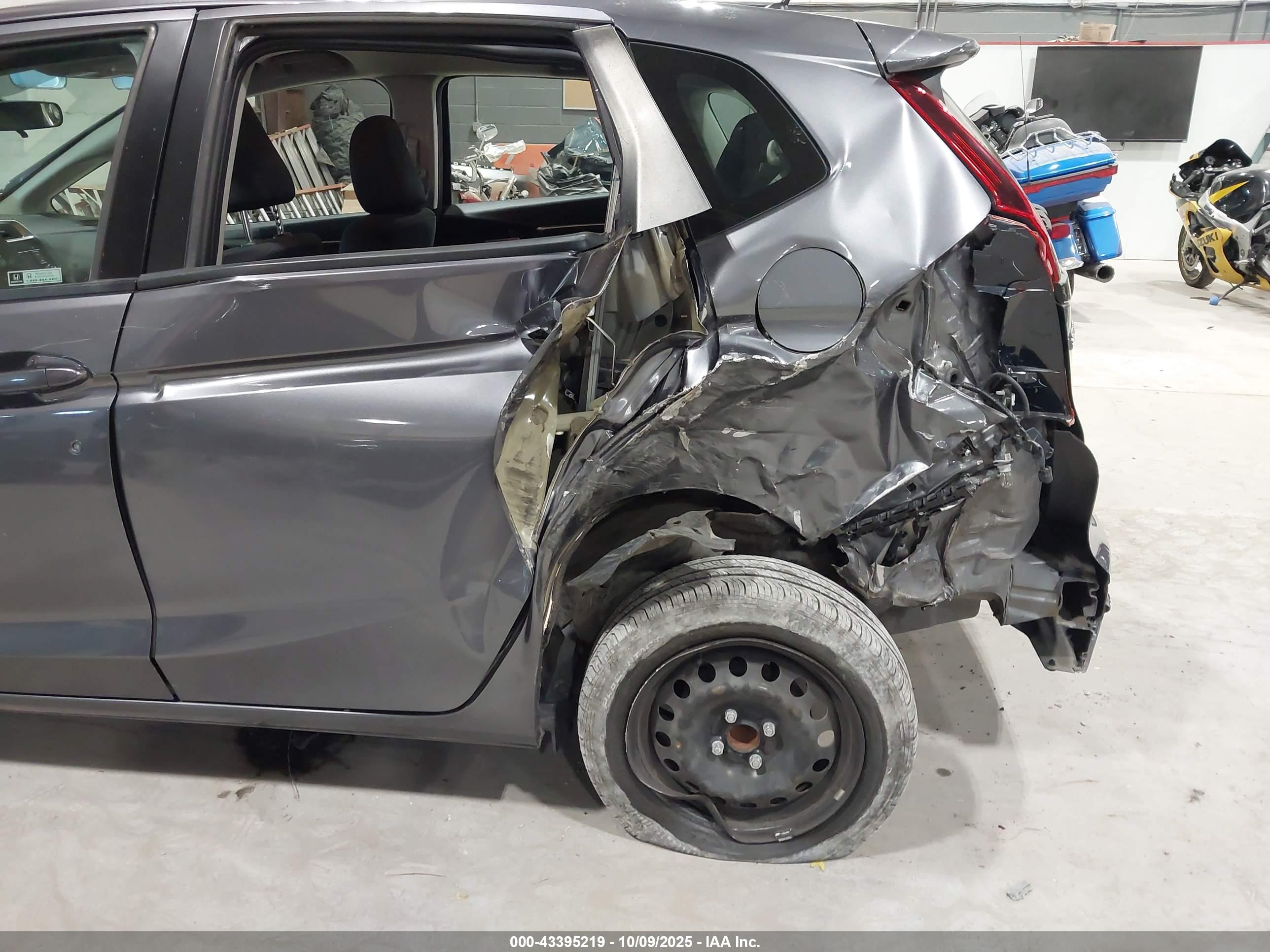 HONDA FIT image 6