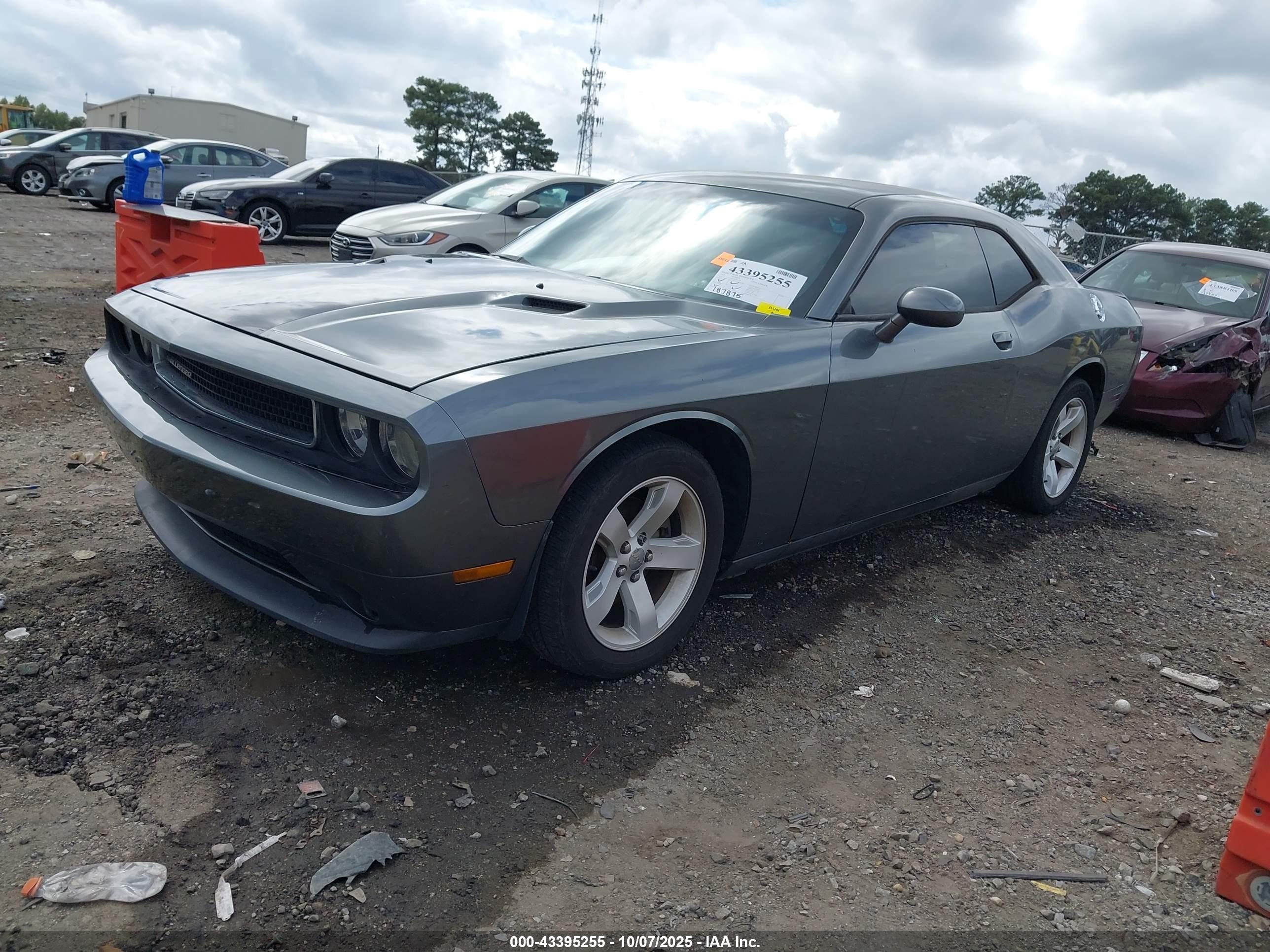DODGE CHALLENGER image 2