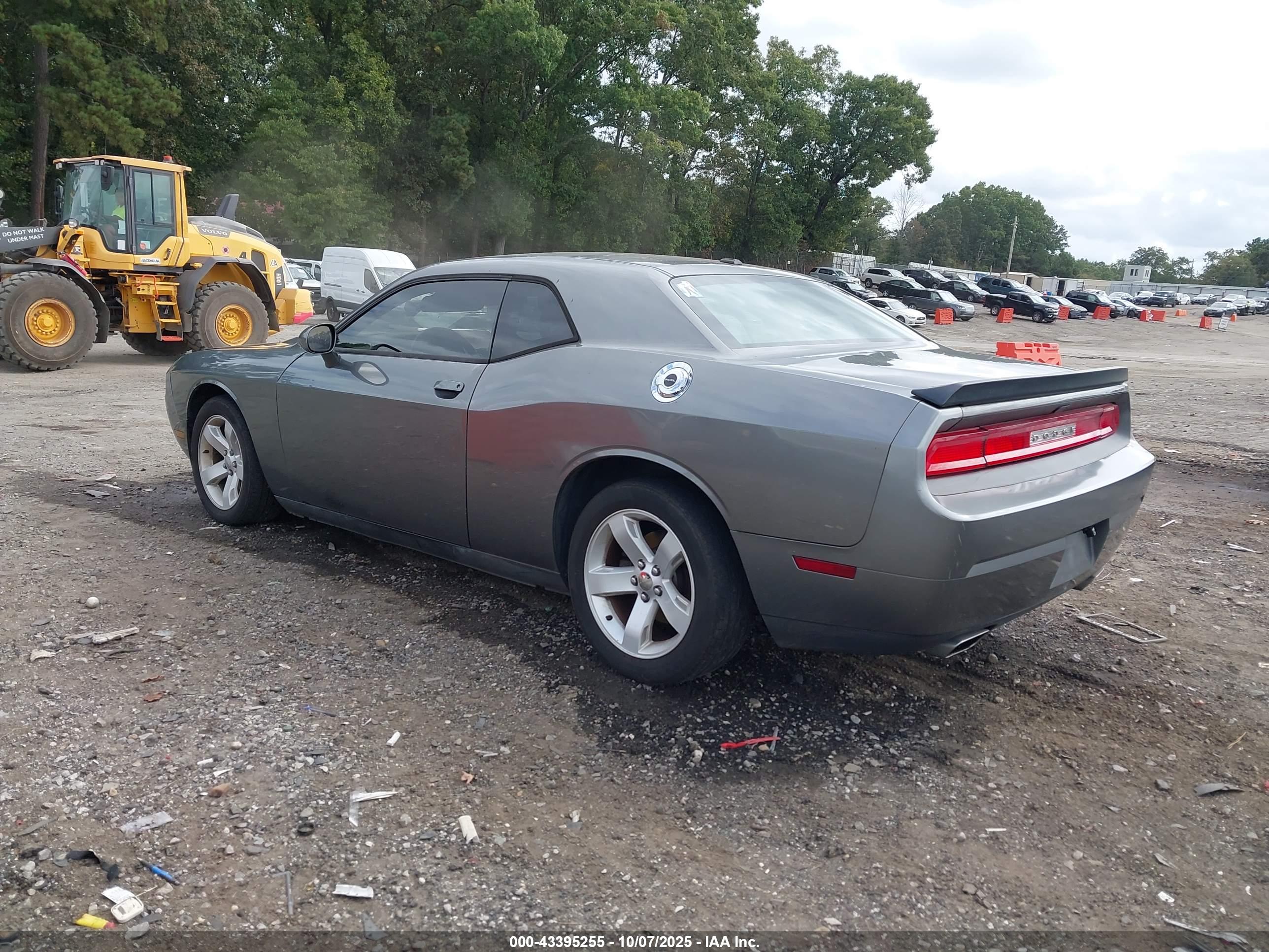 DODGE CHALLENGER image 3