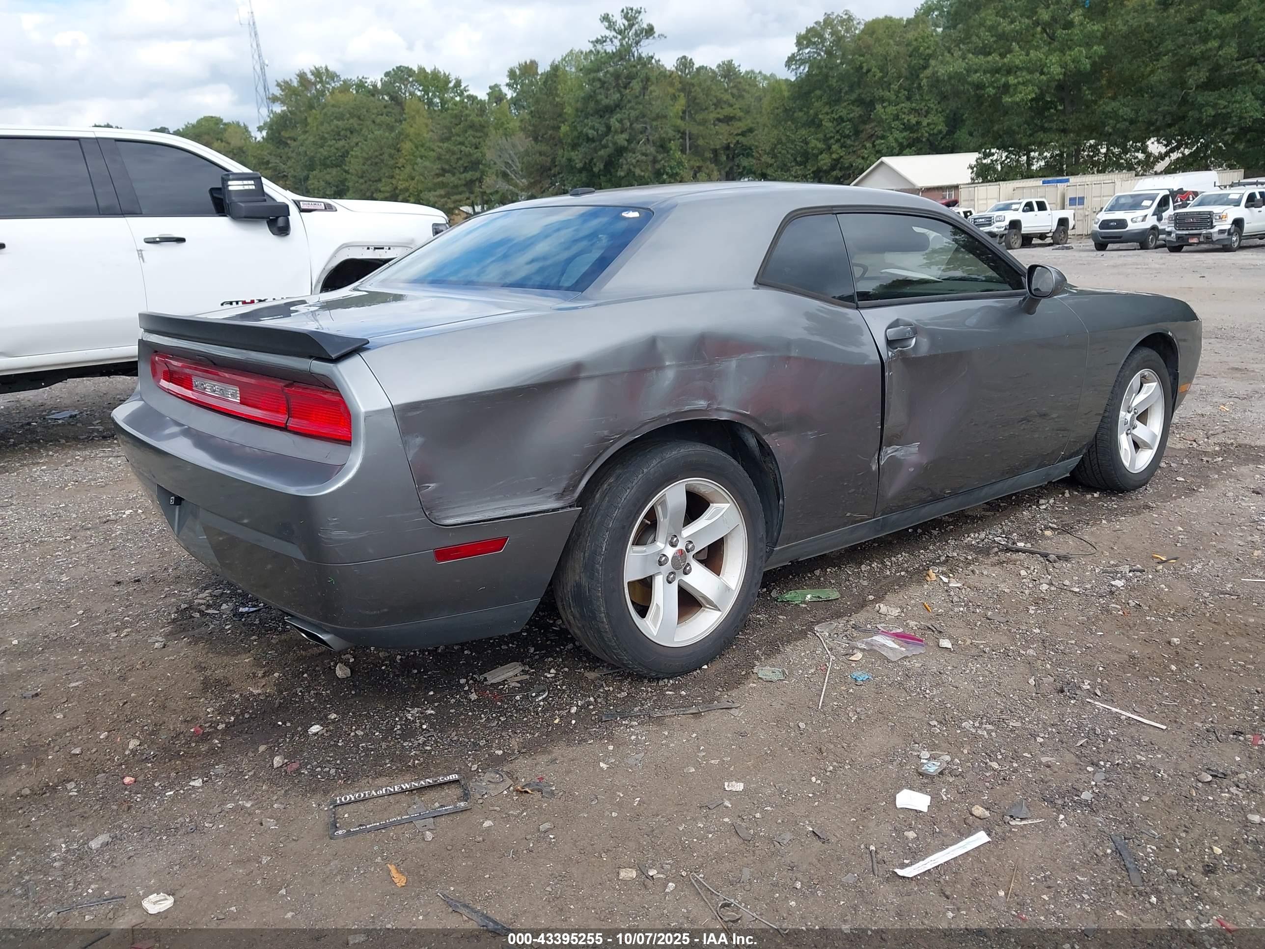 DODGE CHALLENGER image 4