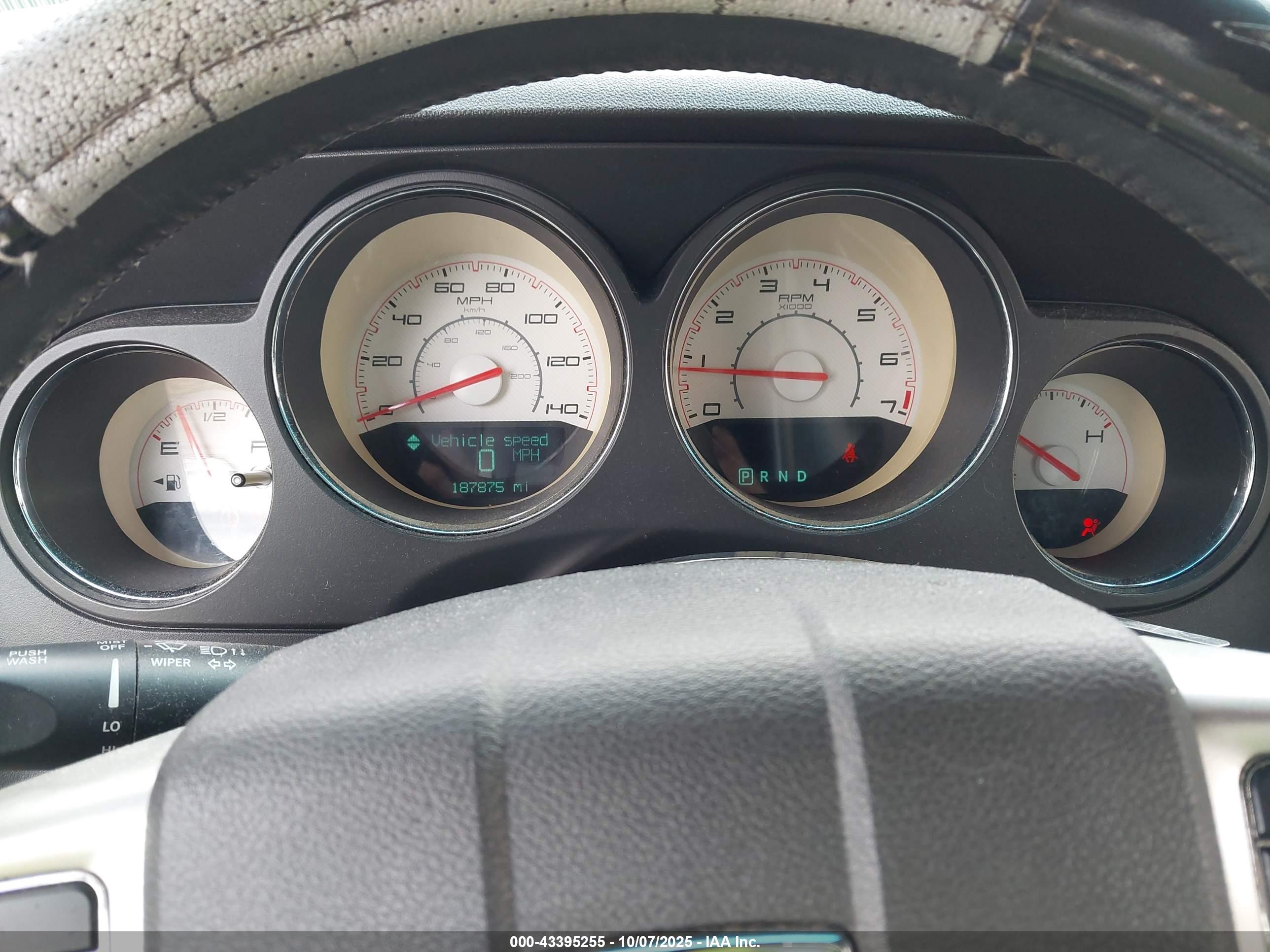 DODGE CHALLENGER image 7