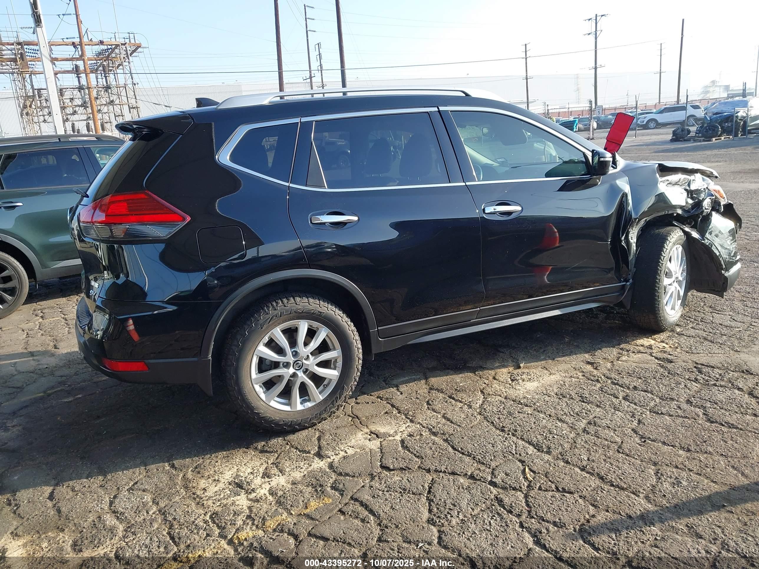 NISSAN ROGUE image 4
