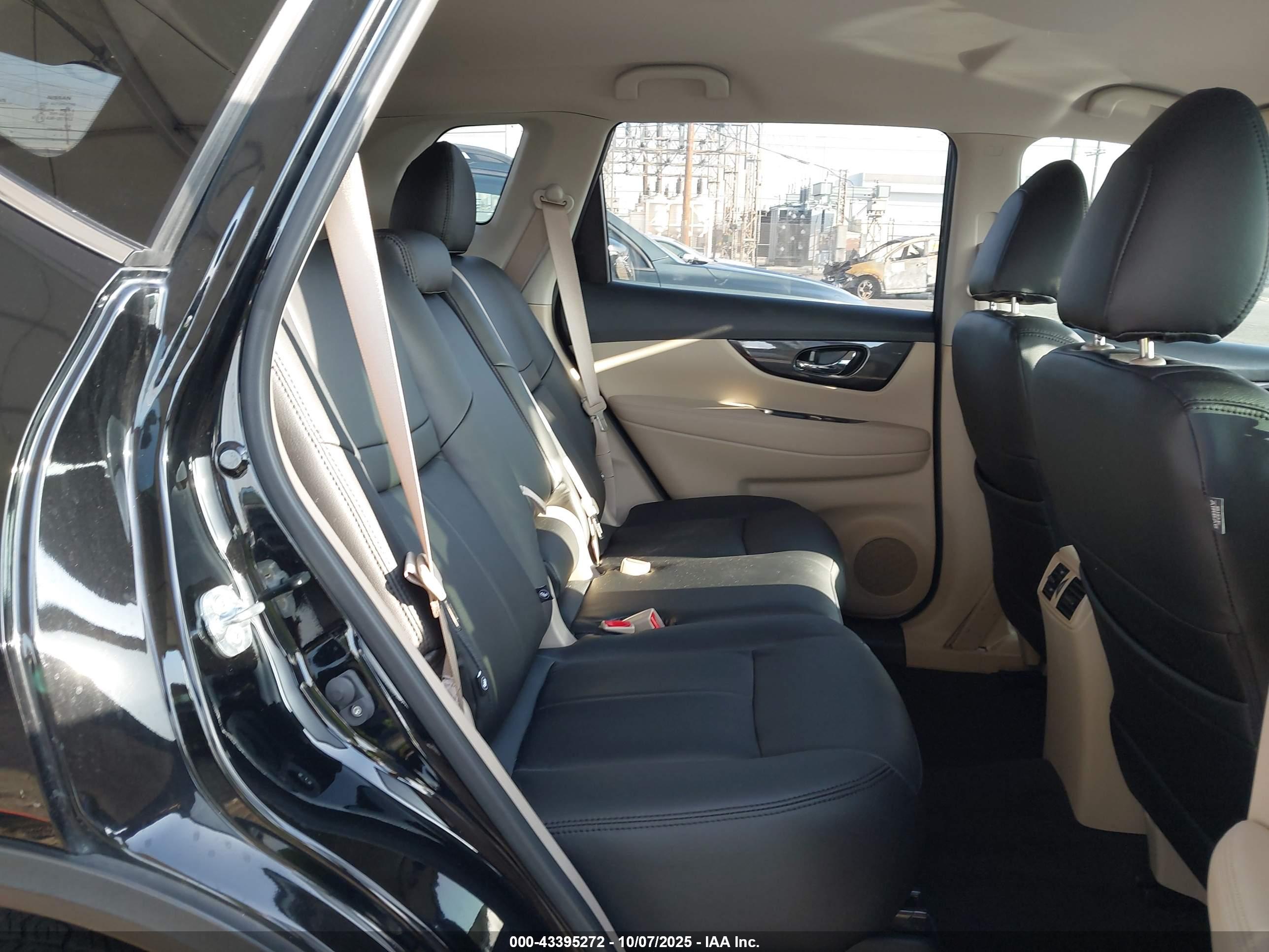 NISSAN ROGUE image 8