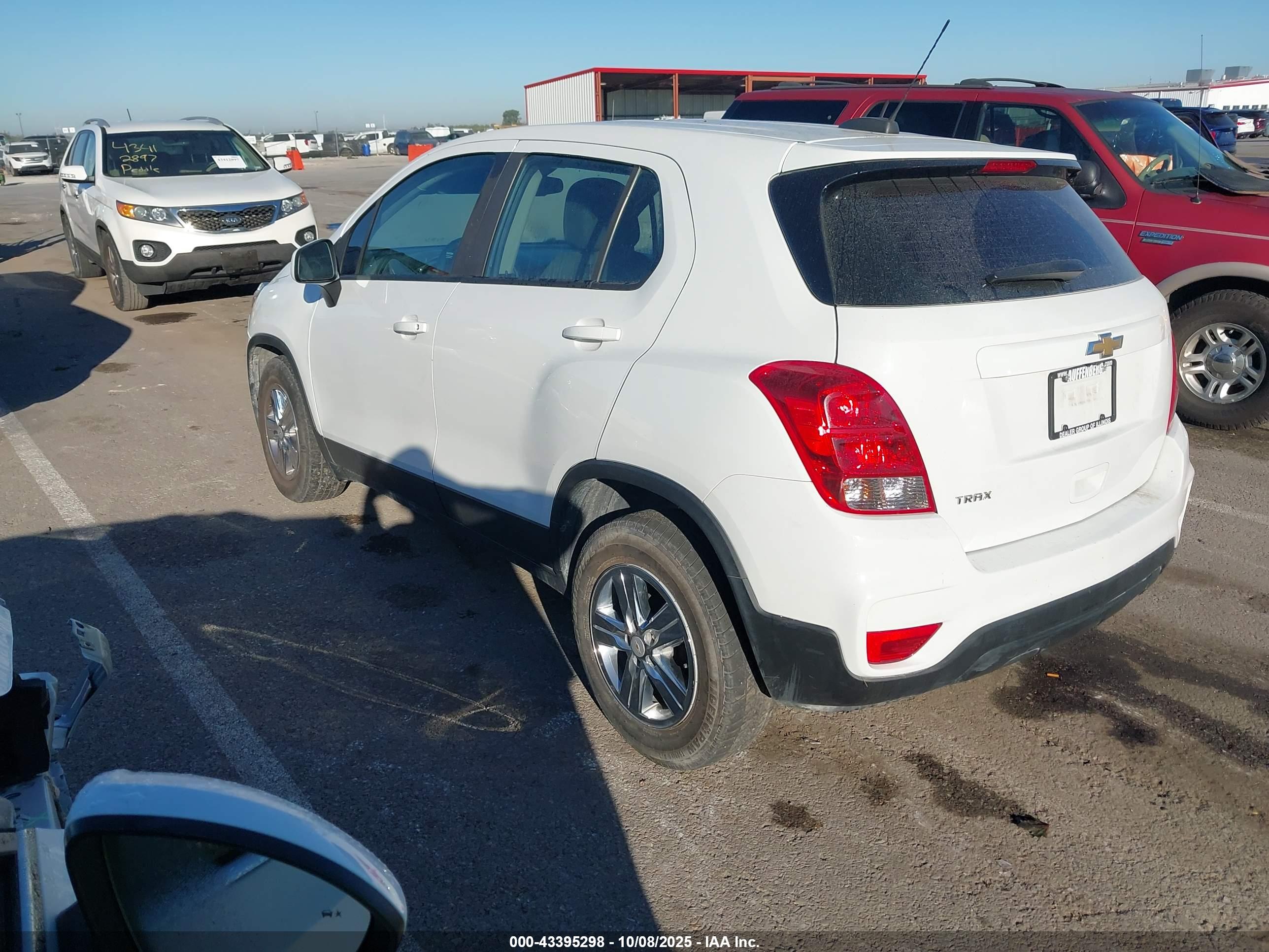 CHEVROLET TRAX image 3
