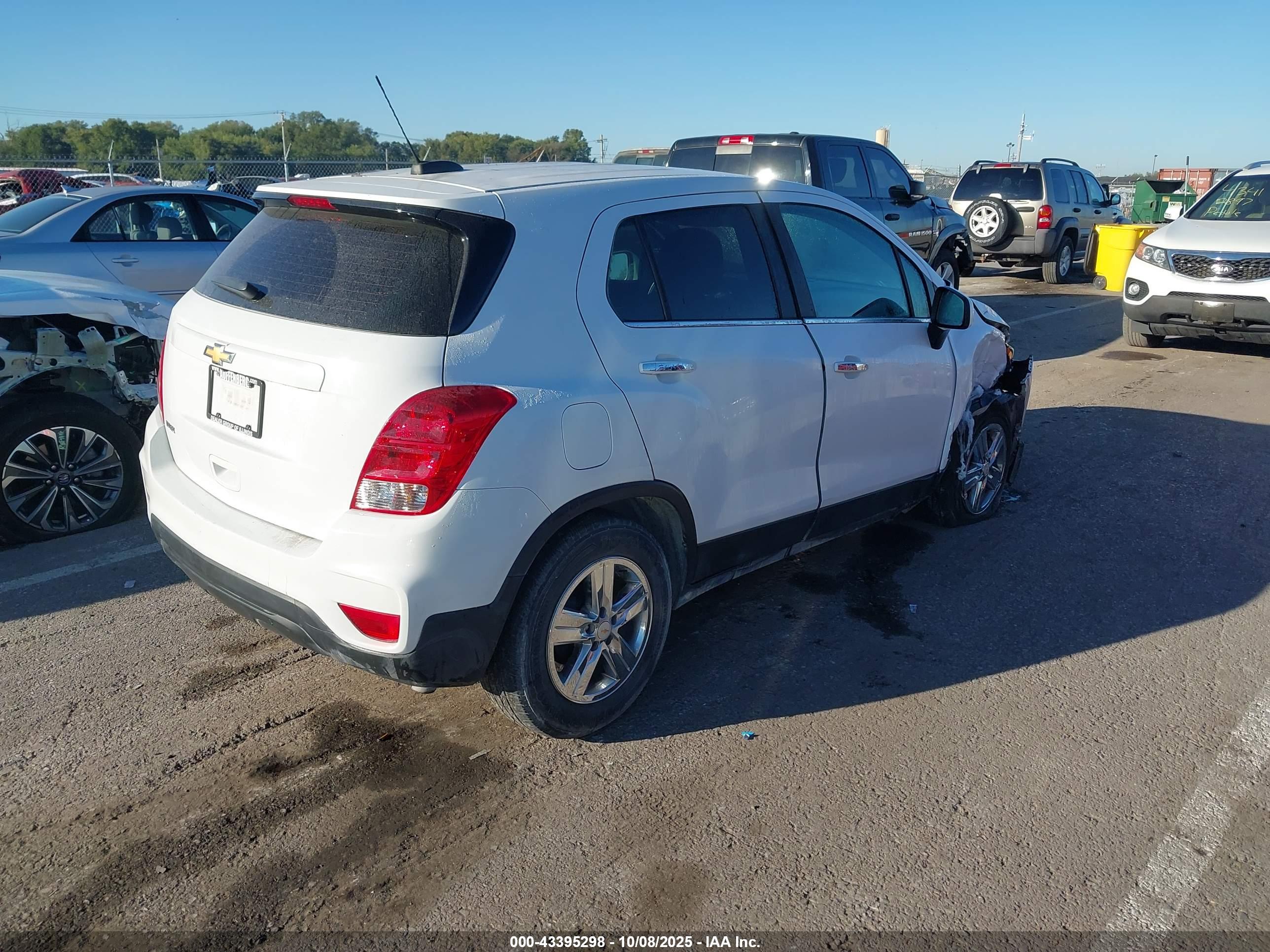 CHEVROLET TRAX image 4