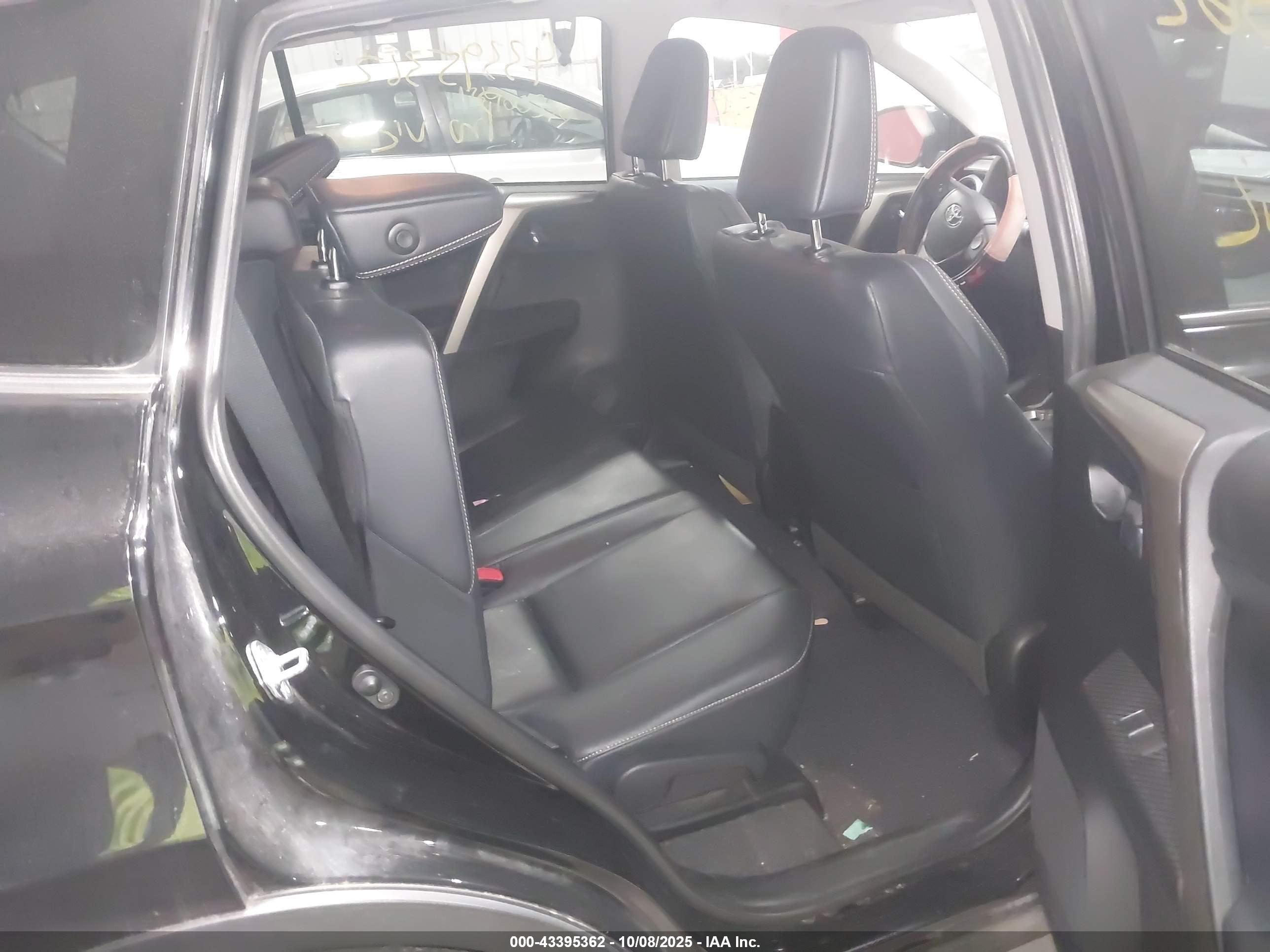 TOYOTA RAV4 image 8