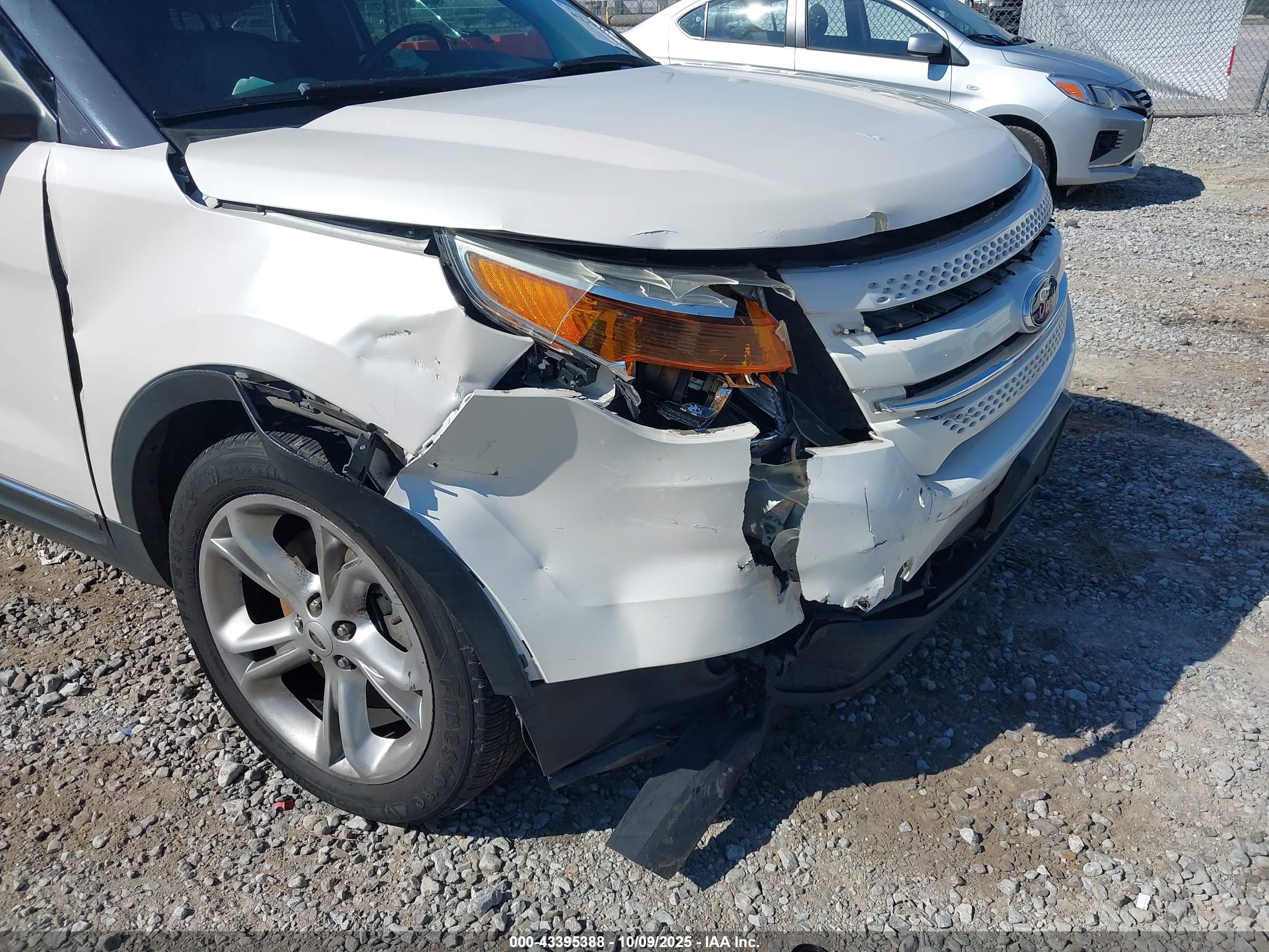 FORD EXPLORER image 6