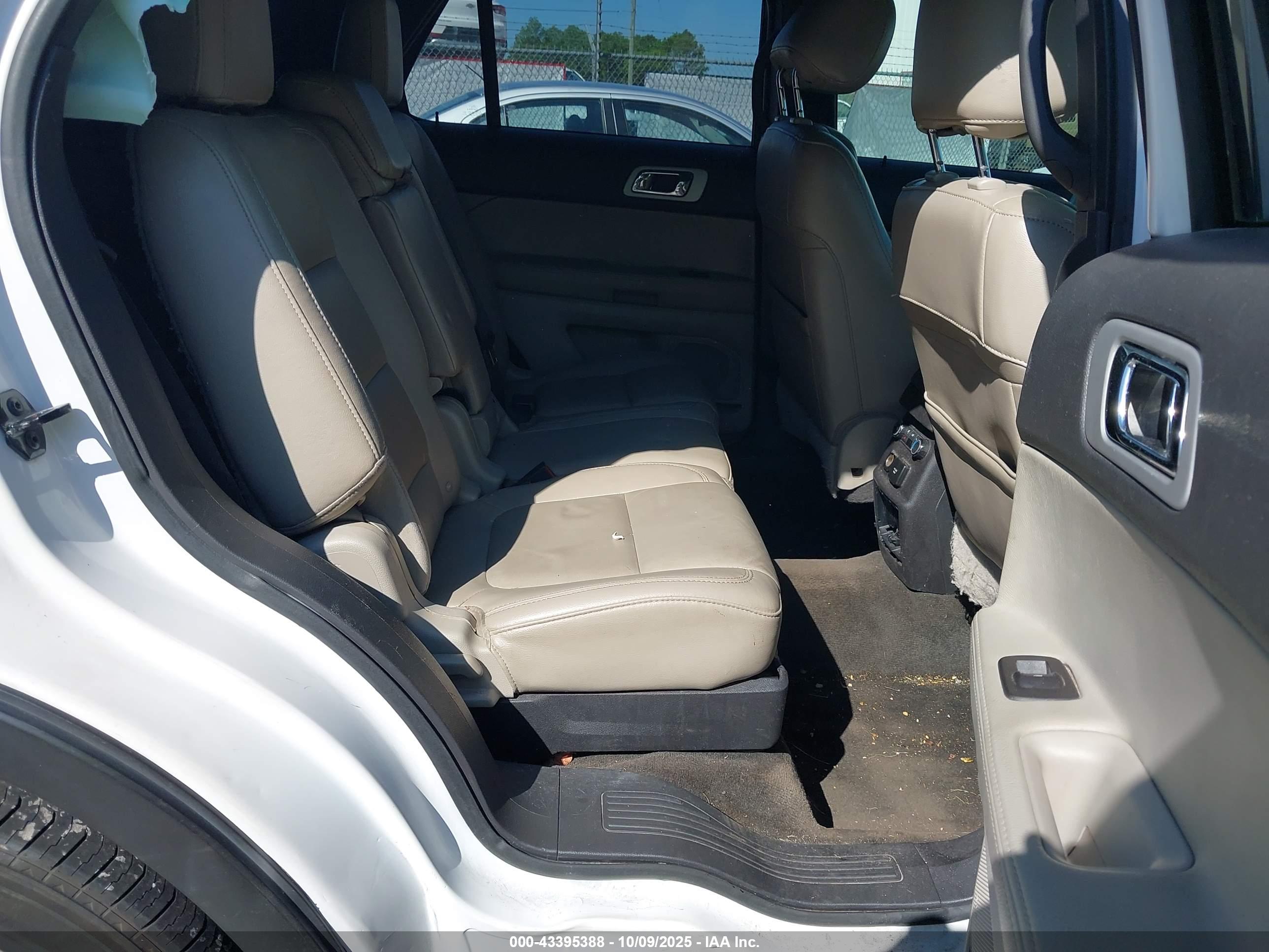 FORD EXPLORER image 8