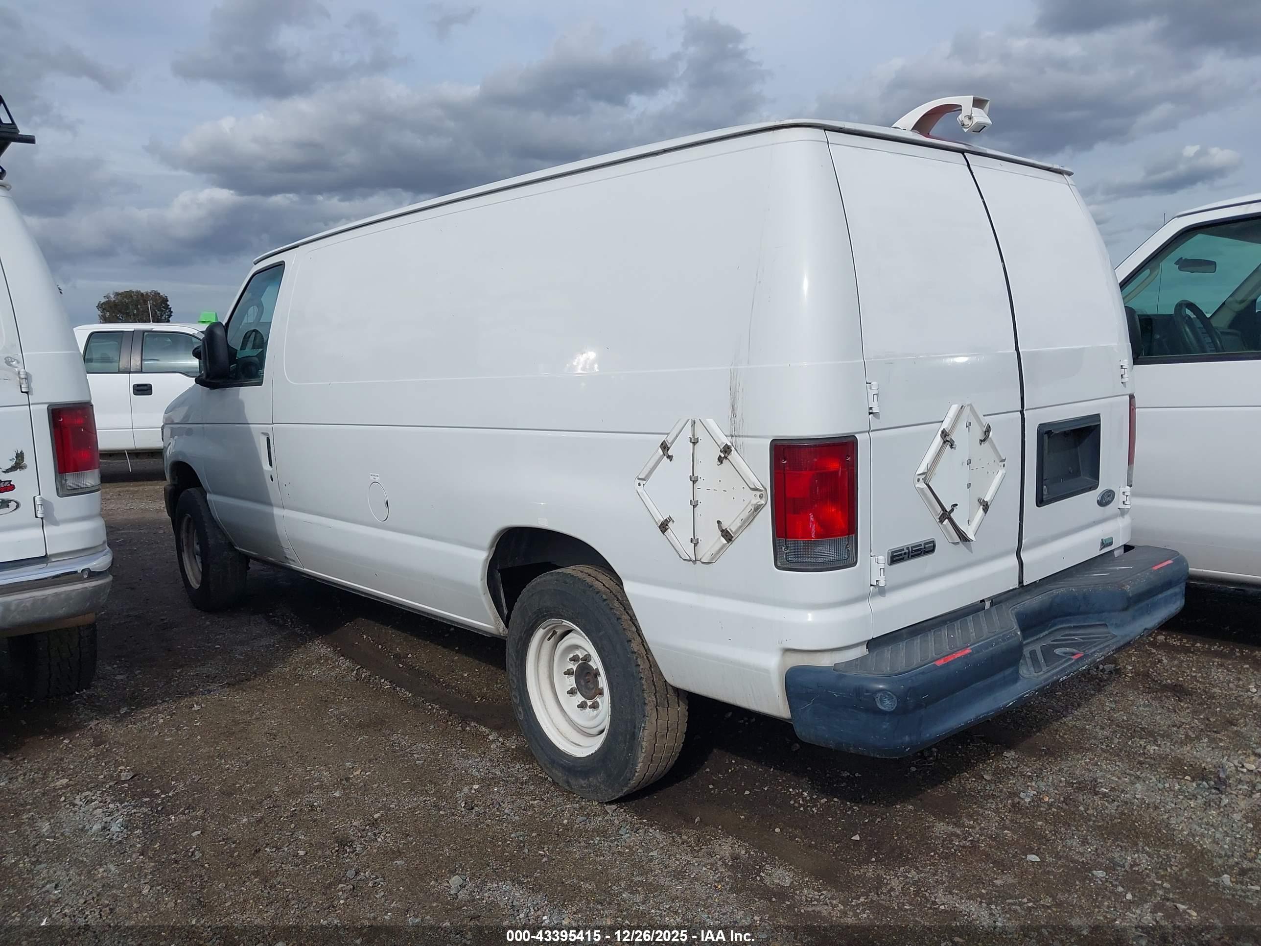FORD E-150 image 3