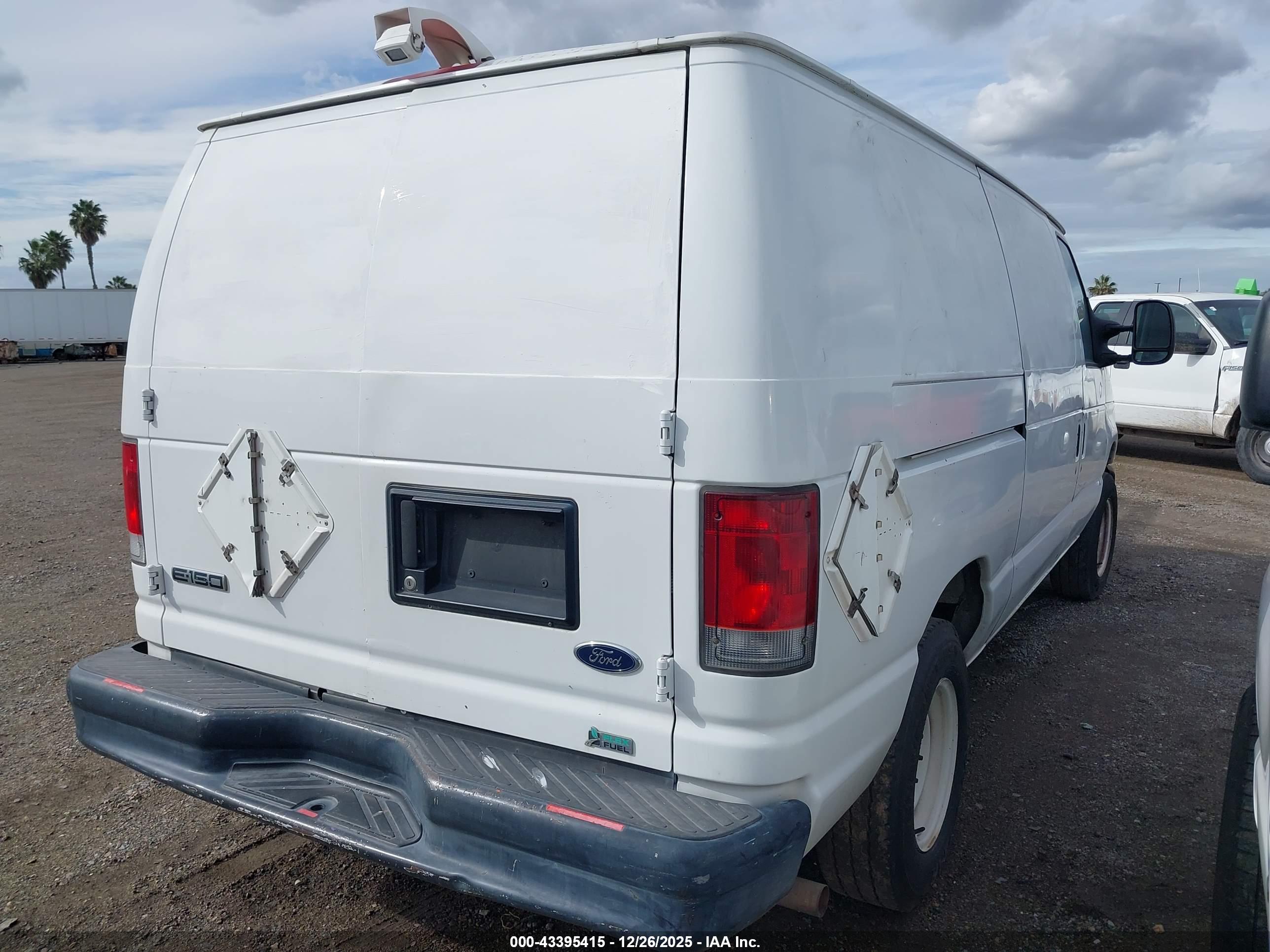 FORD E-150 image 4