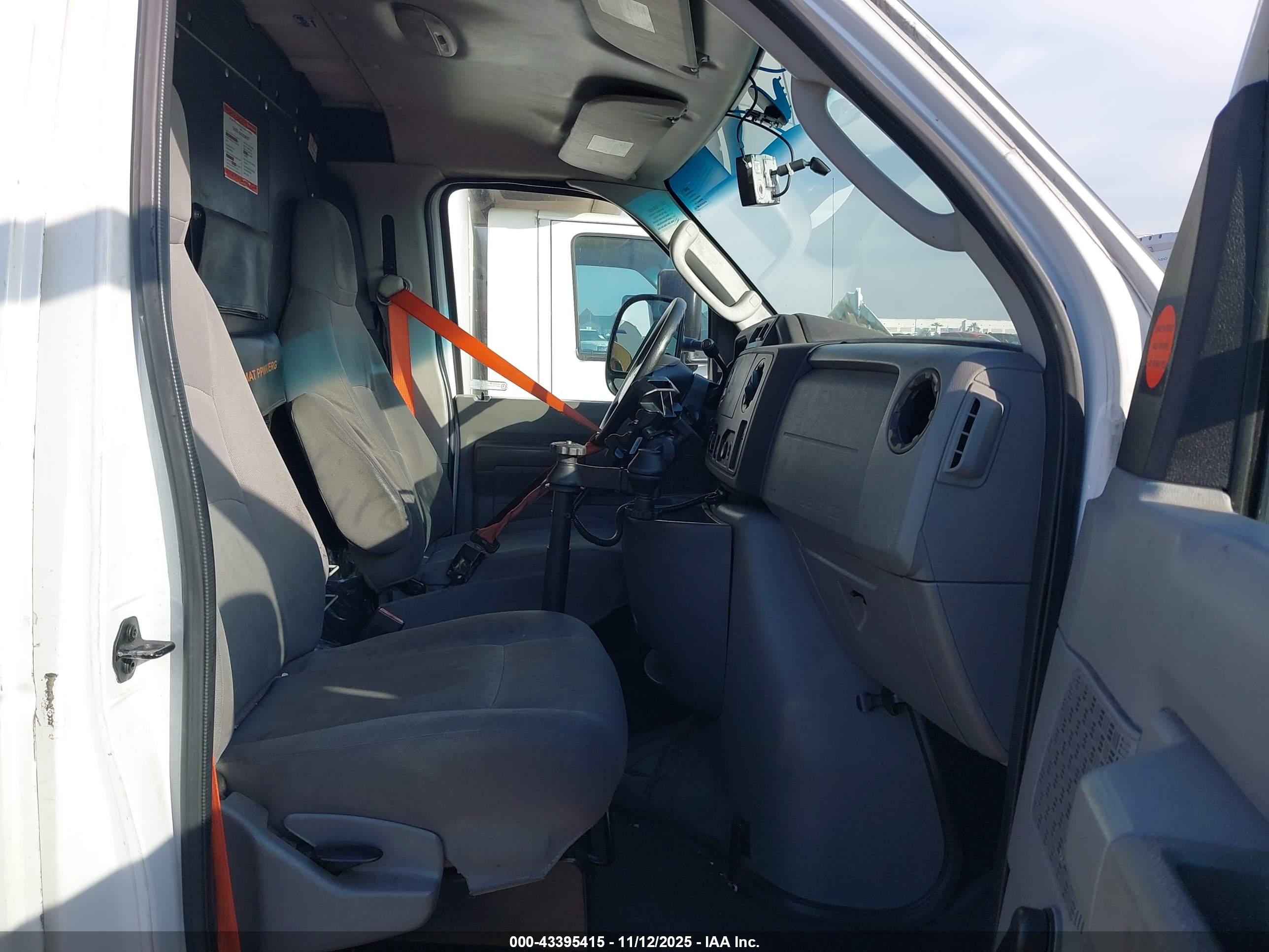 FORD E-150 image 5