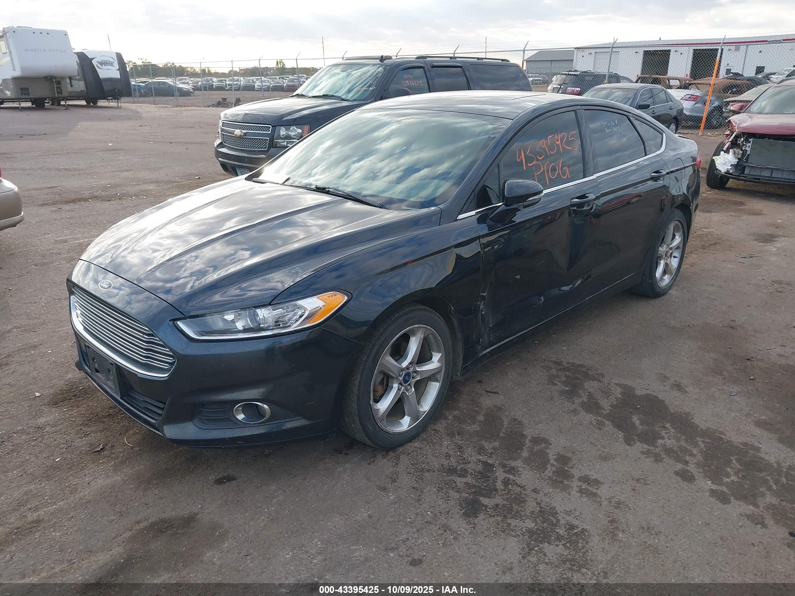 FORD FUSION image 2