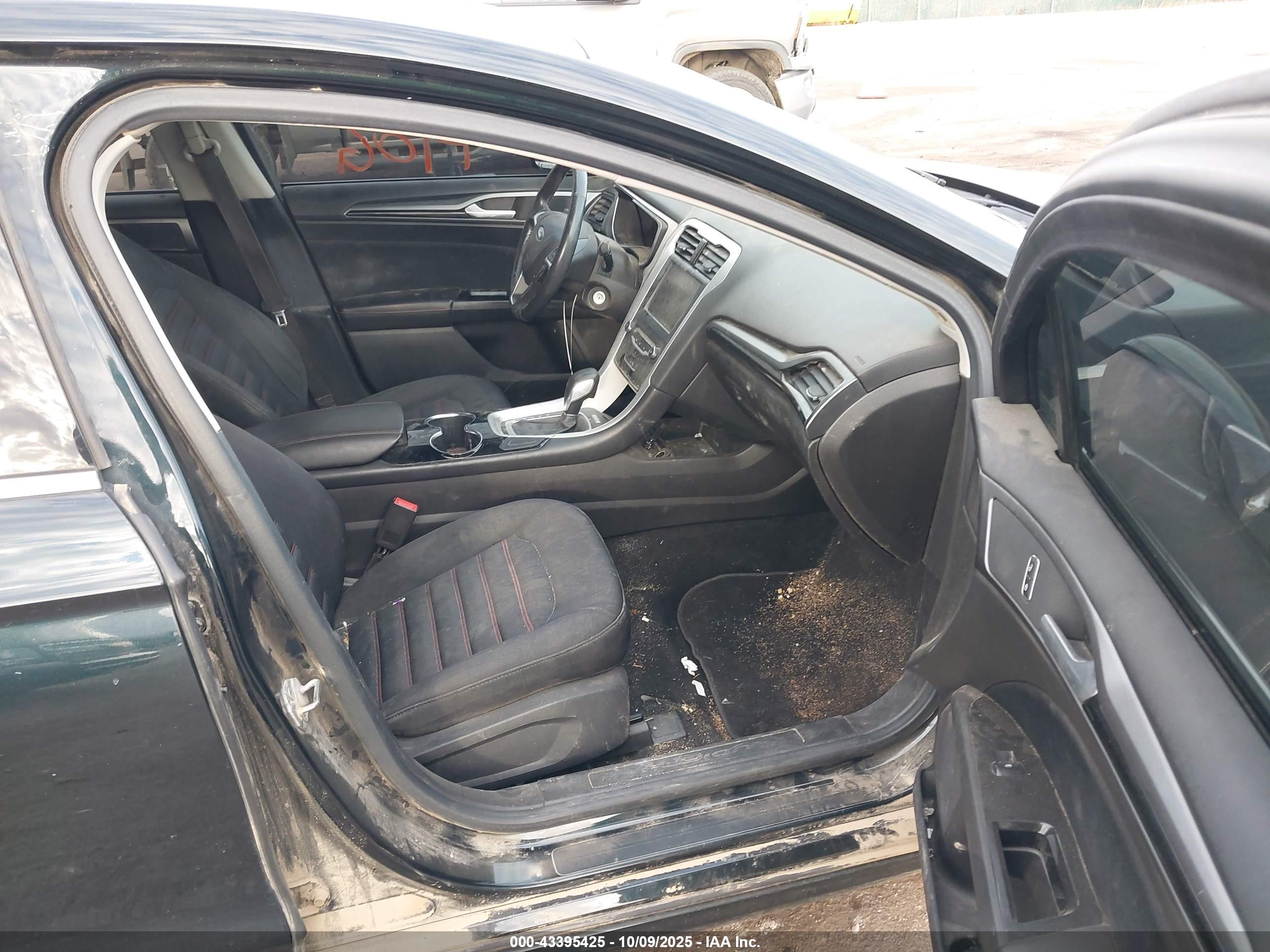 FORD FUSION image 5