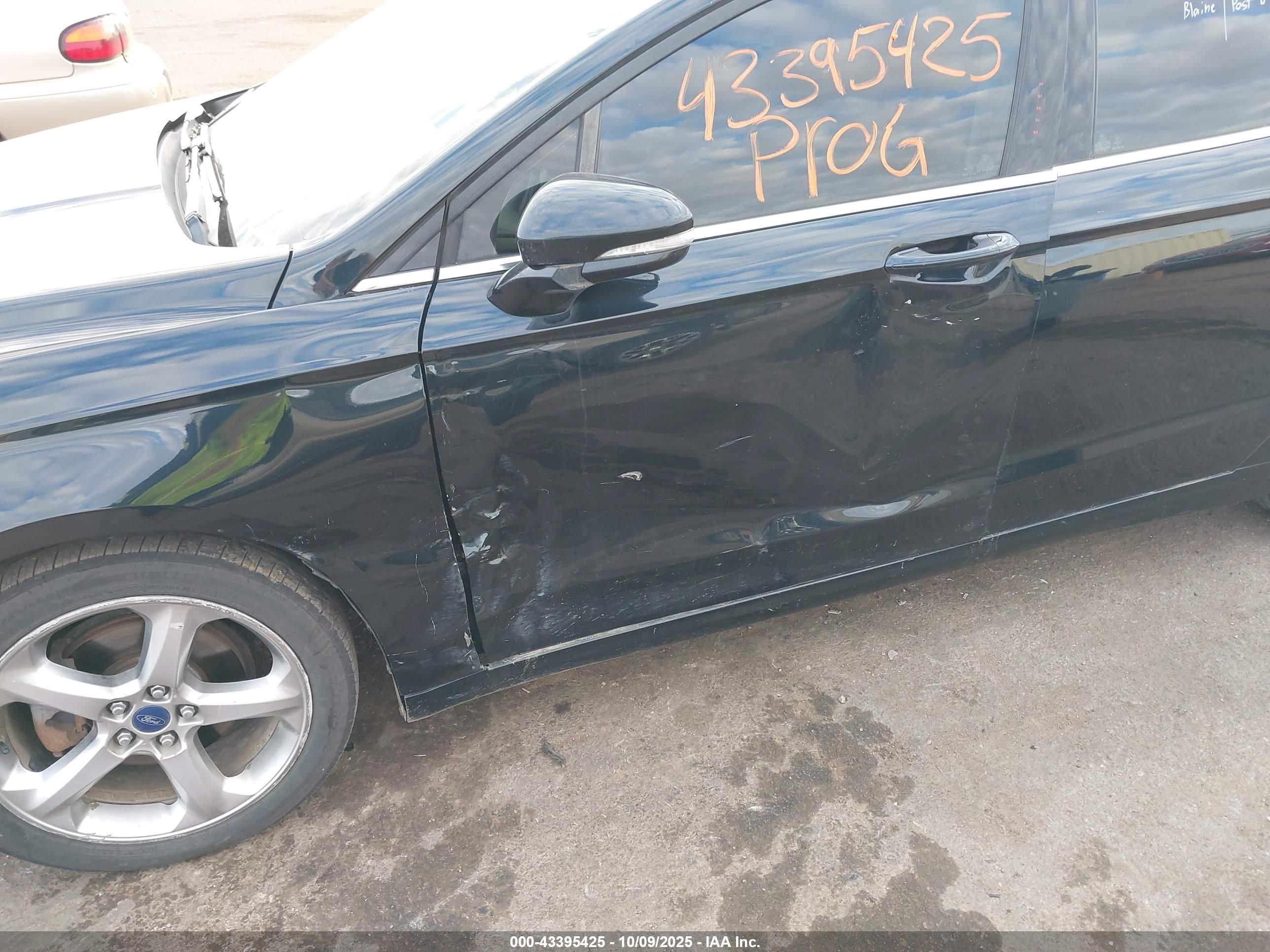FORD FUSION image 6