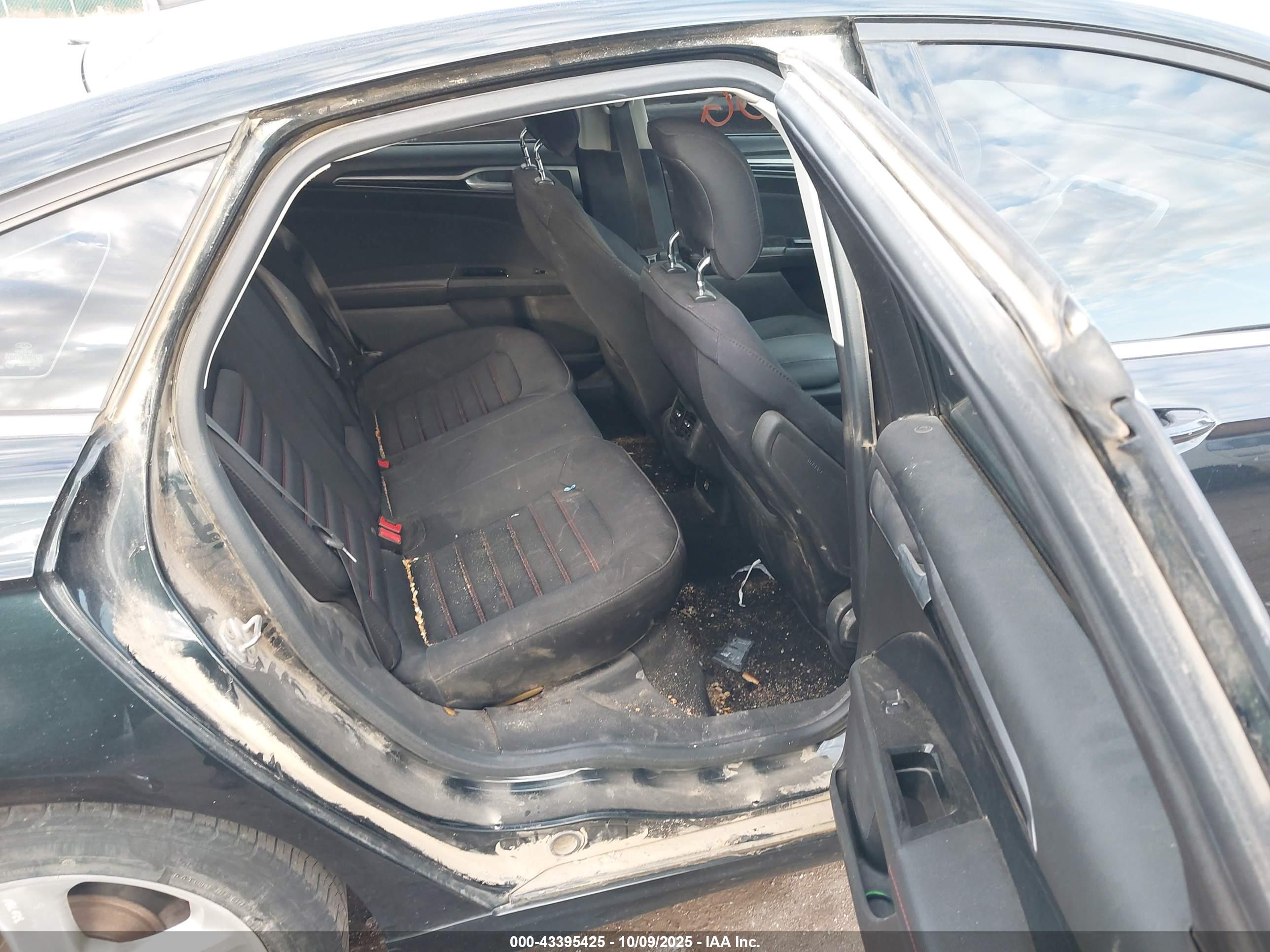 FORD FUSION image 8