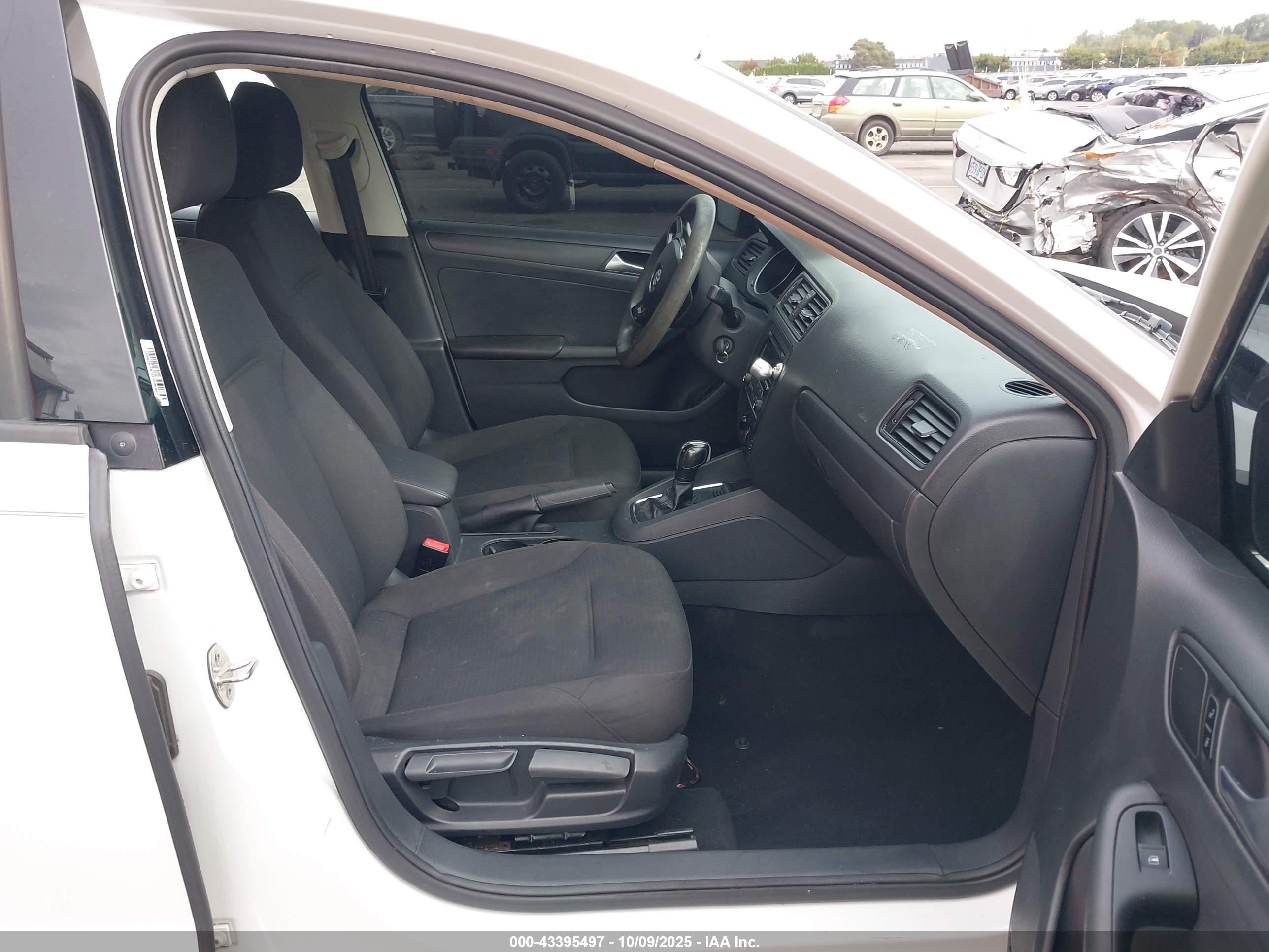 VOLKSWAGEN JETTA image 5