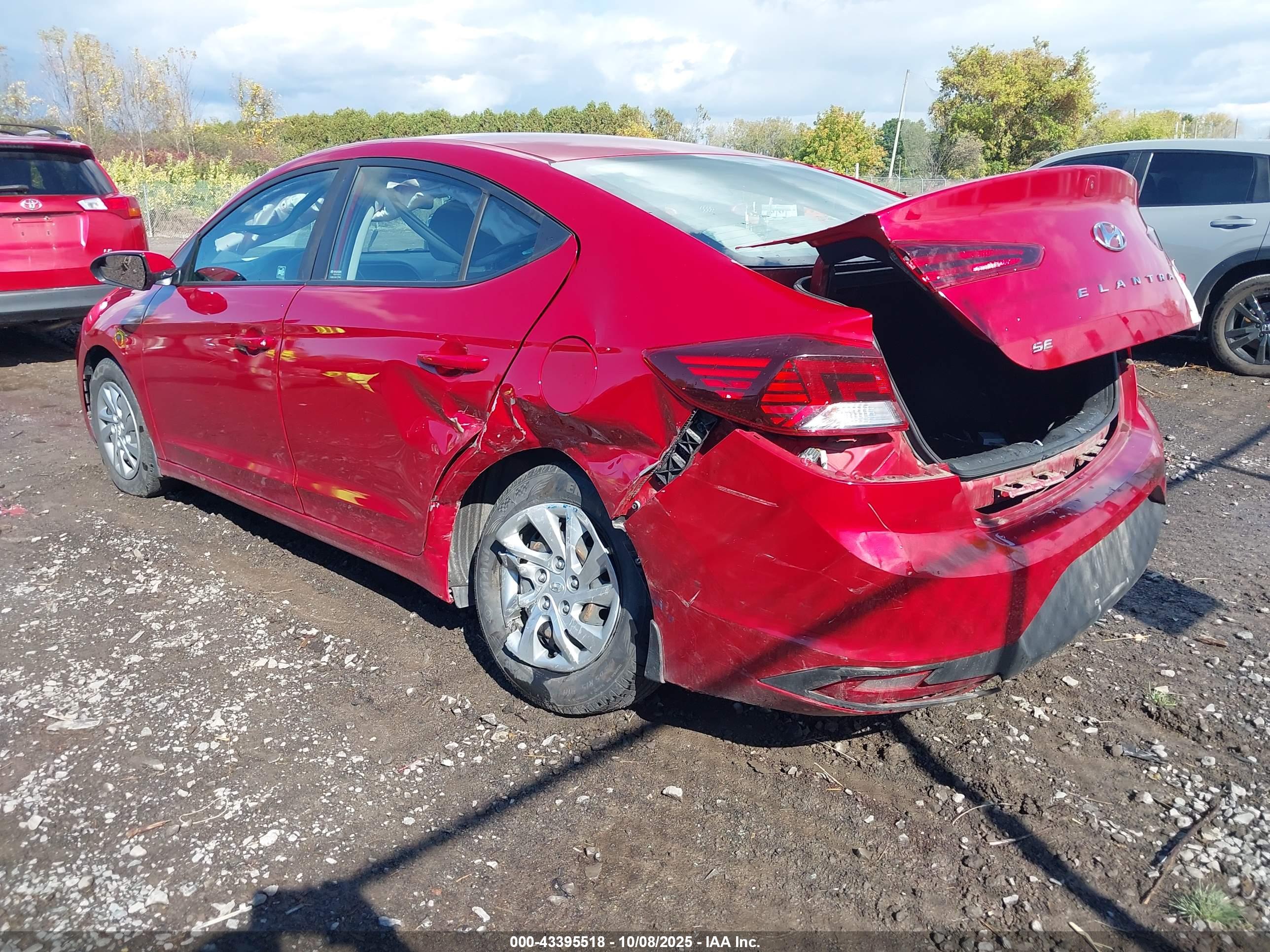 HYUNDAI ELANTRA image 3