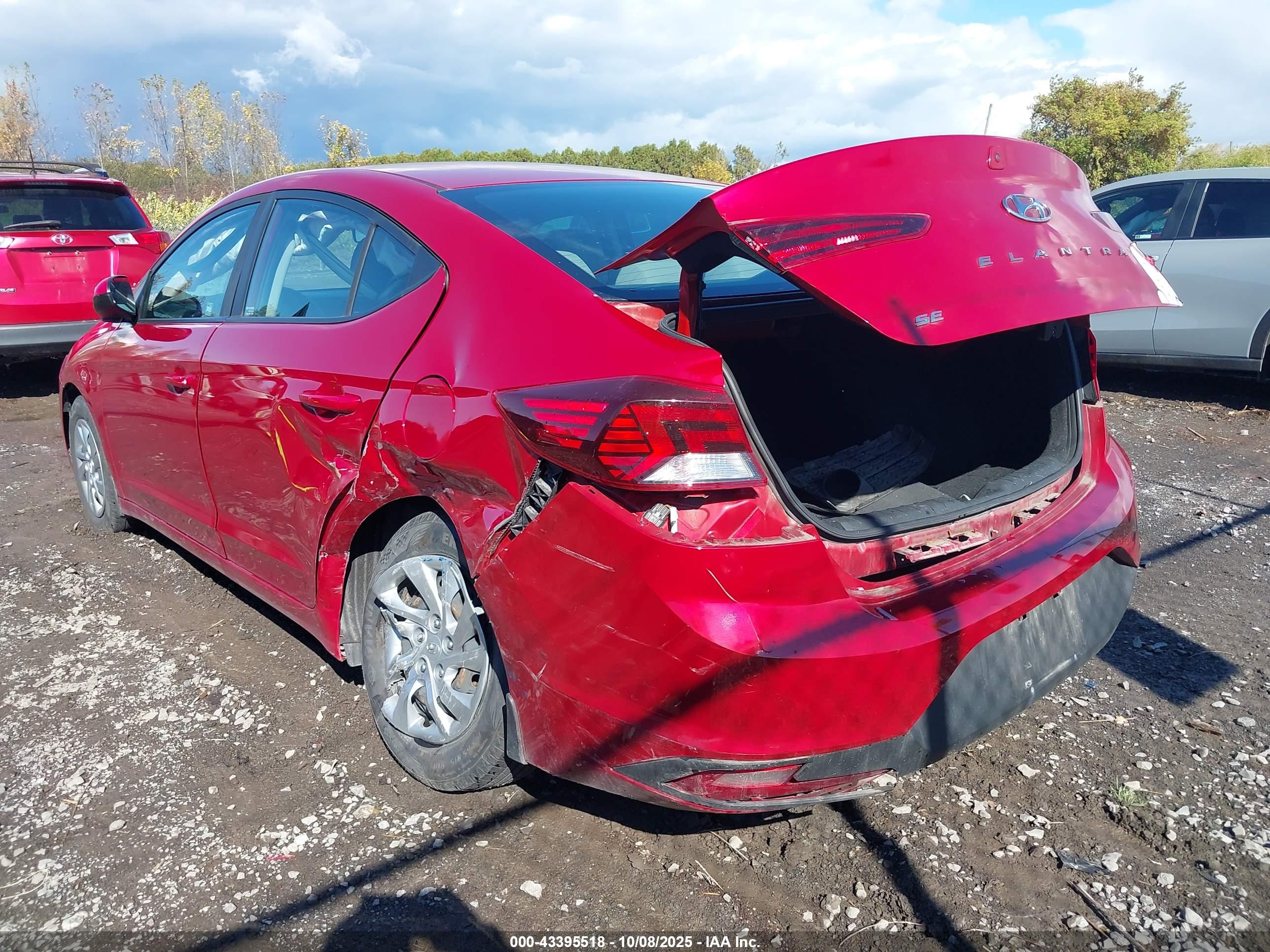 HYUNDAI ELANTRA image 6