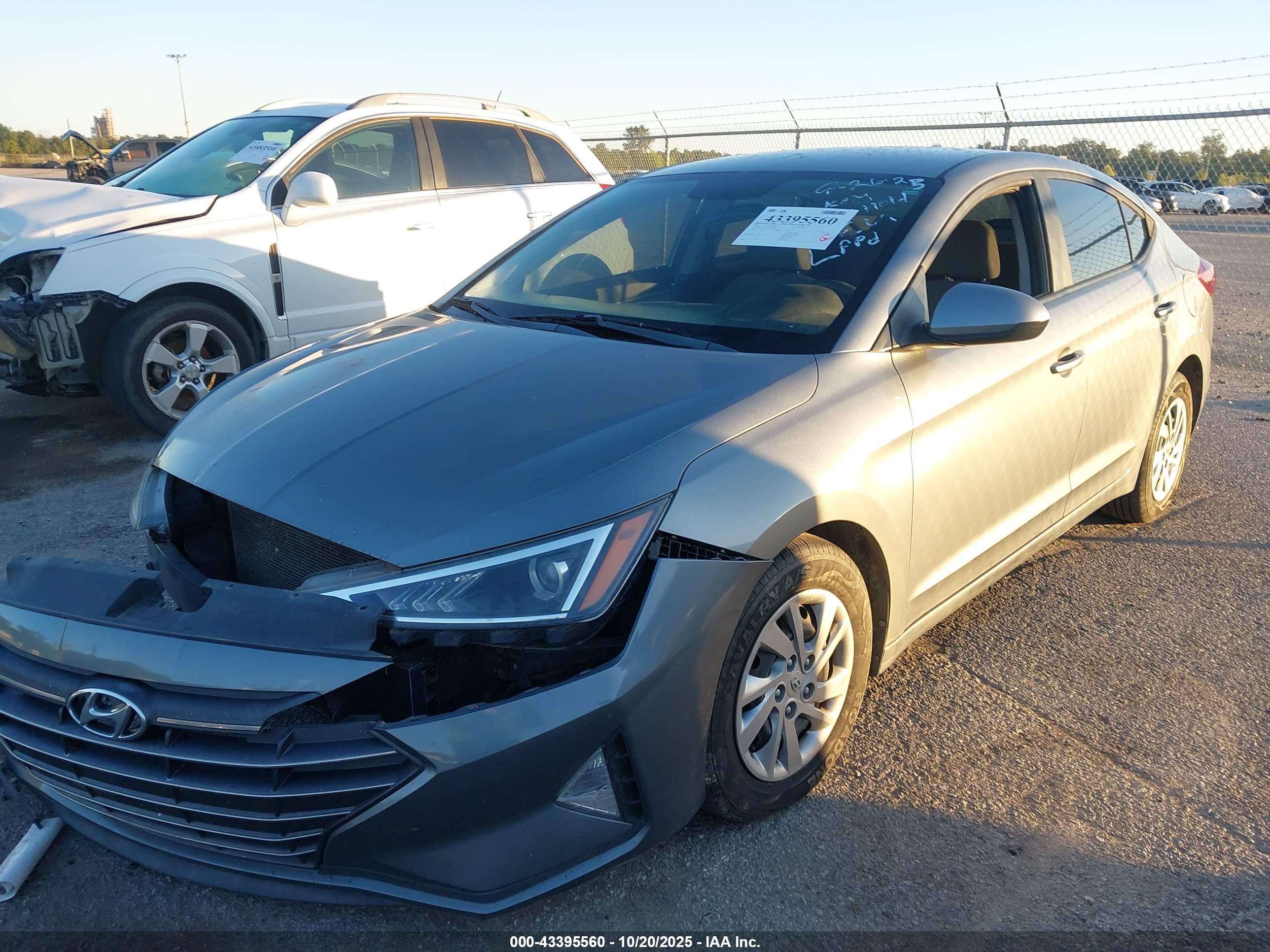 HYUNDAI ELANTRA image 2
