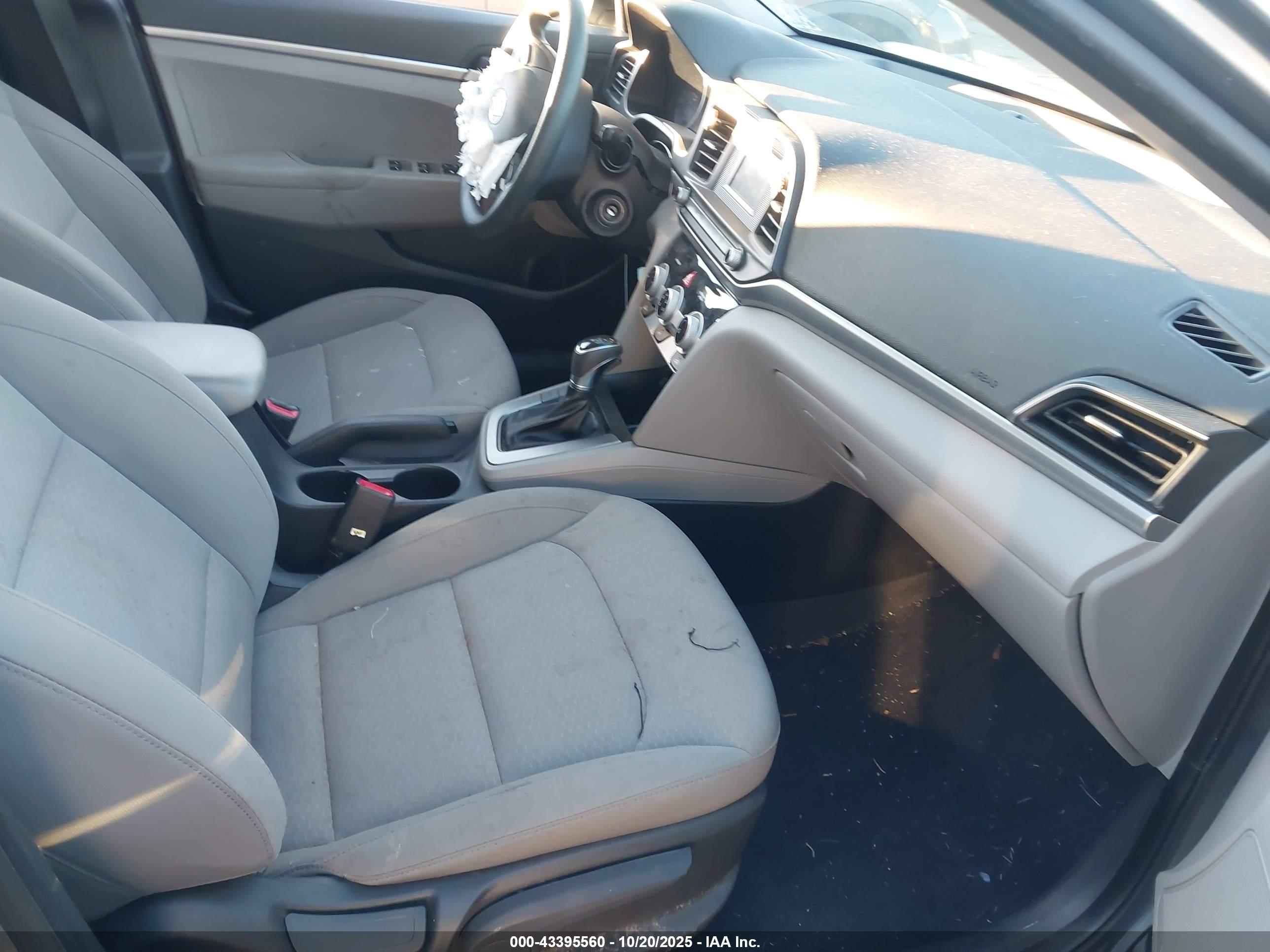 HYUNDAI ELANTRA image 5