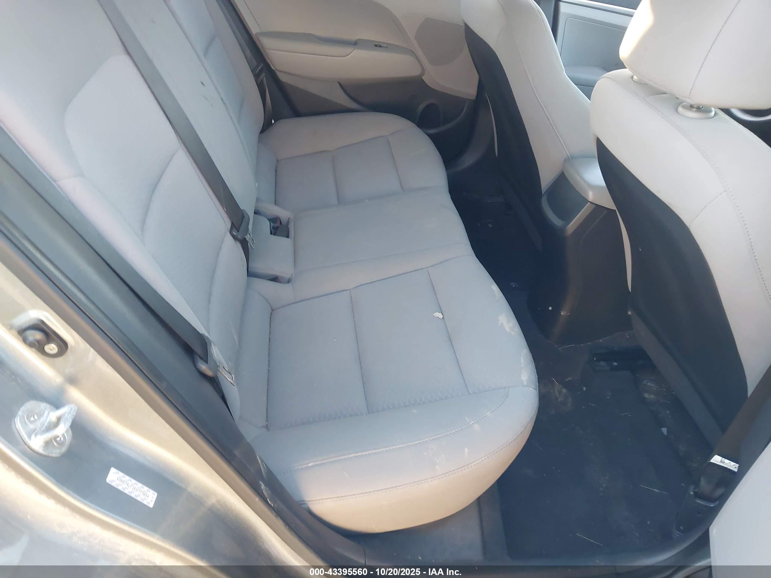HYUNDAI ELANTRA image 8